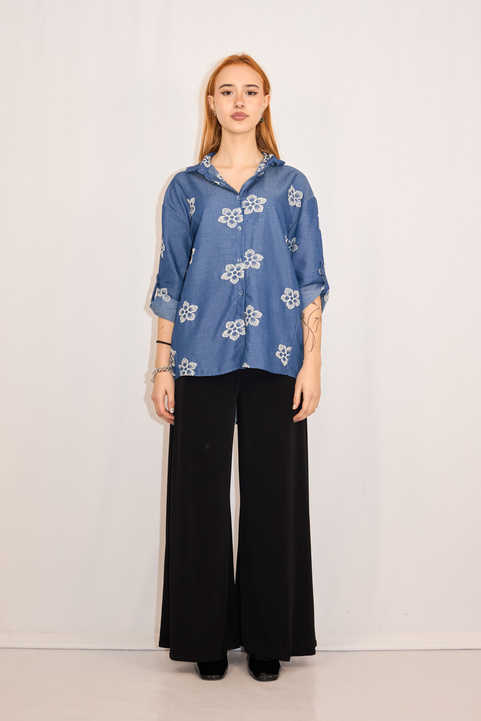 Grossiste V&L BRAND - Chemise décontractée avec motifs brodés.