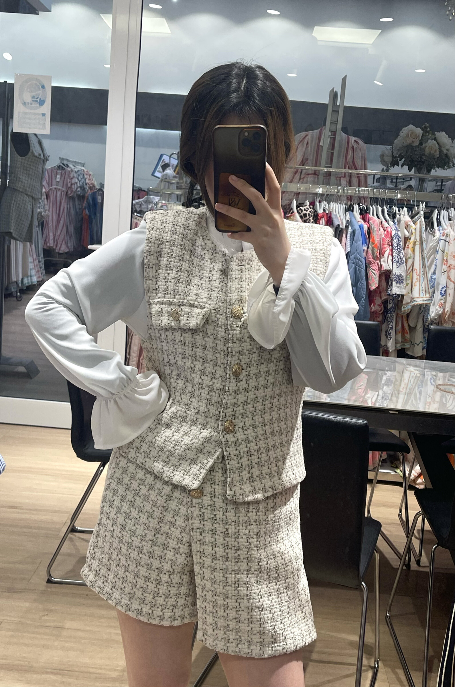Grossiste V&L BRAND - Ensemble complet pour femmes, gilet beige et shorts asymétriques avec motif de diamant