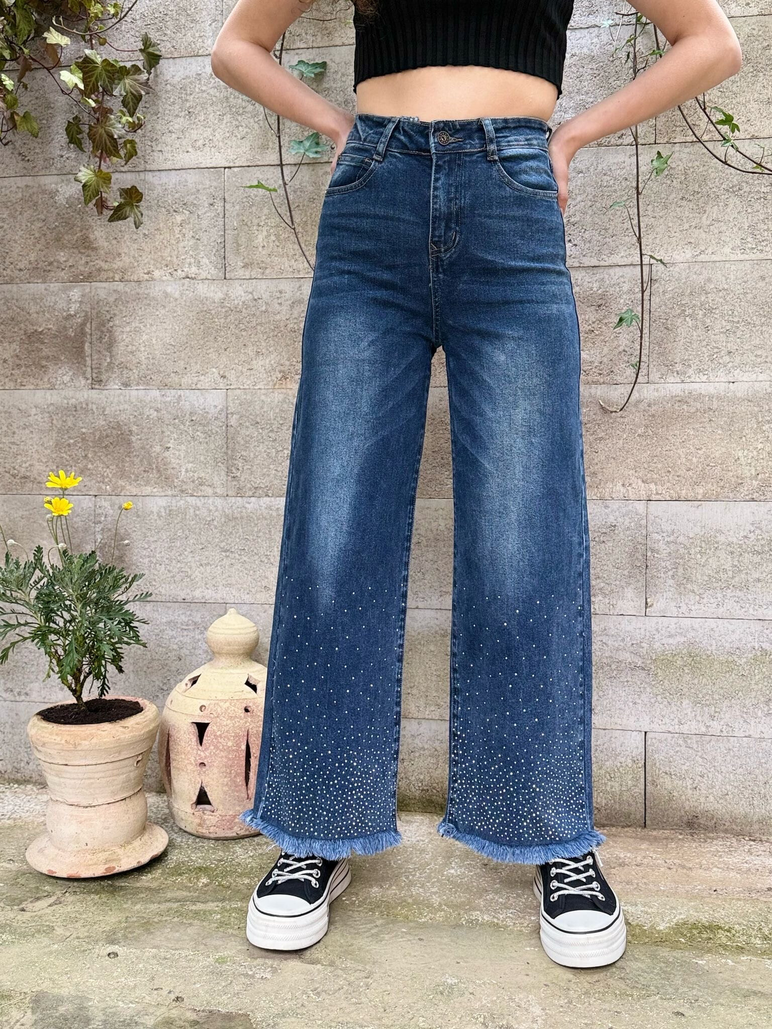 Grossiste V&L BRAND - Jean droit avec ourlet effiloché et détails en strass