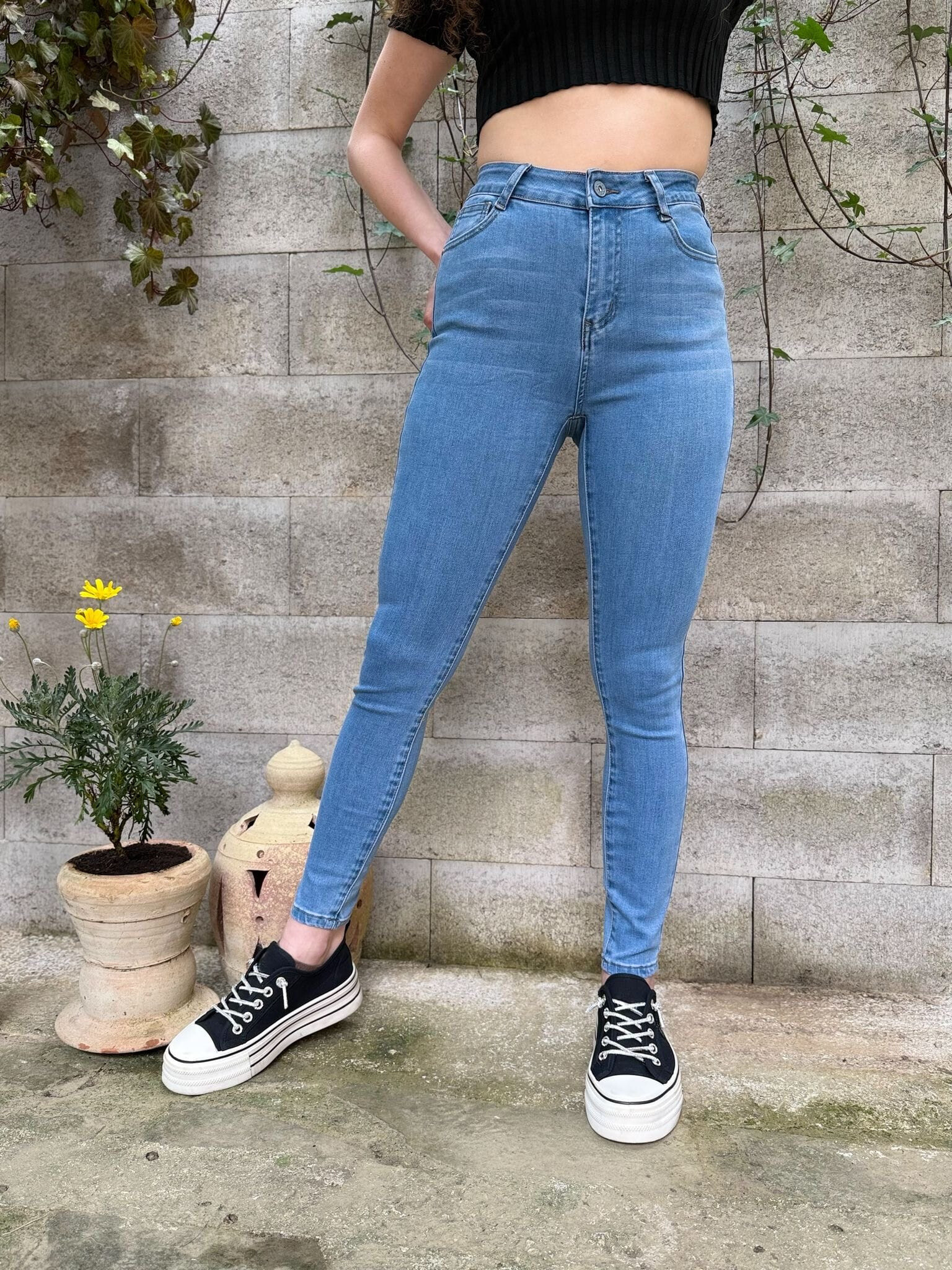 Grossiste V&L BRAND - jeans skinny slim-fit pour femmes pour un look élégant et moderne