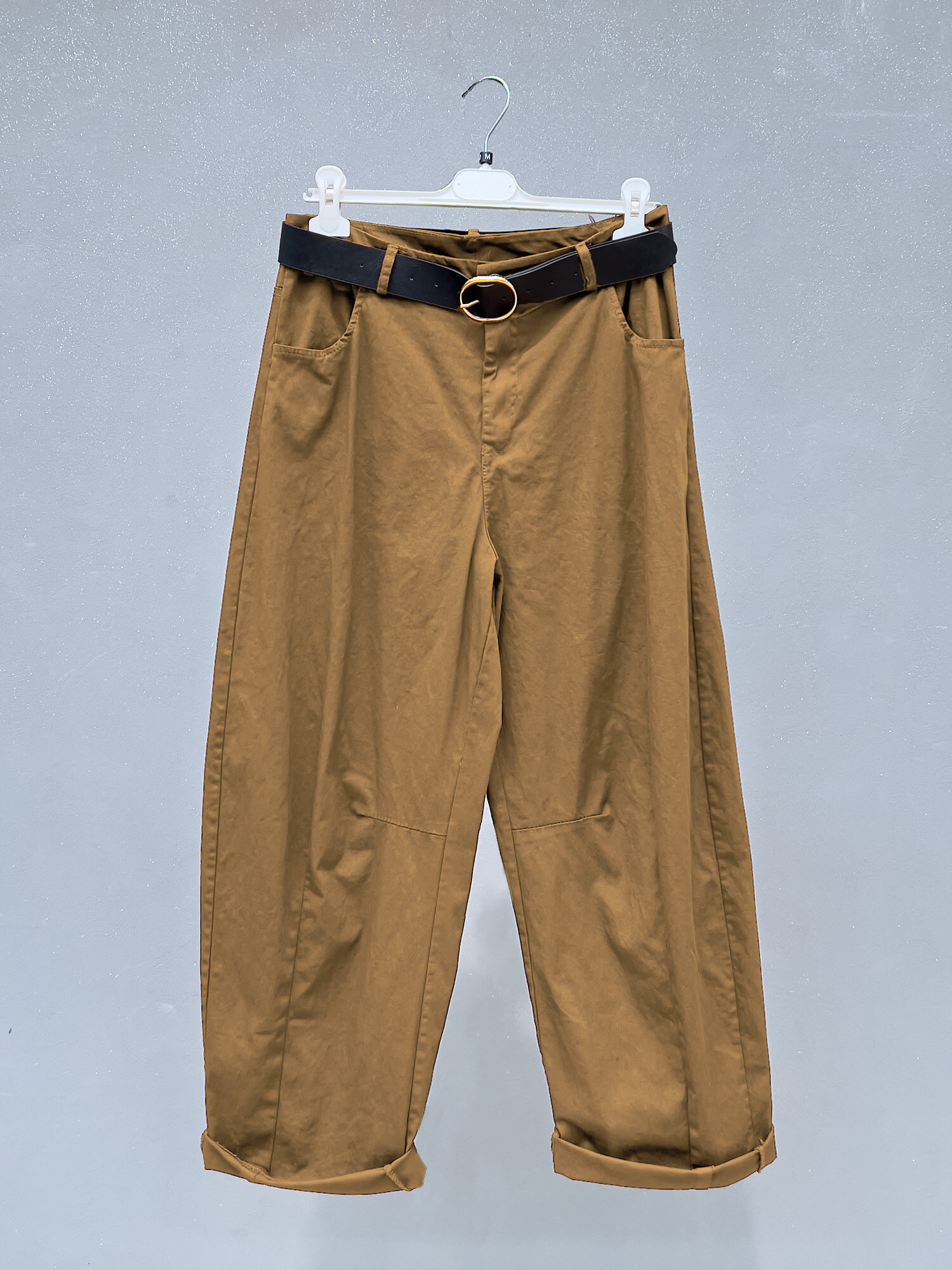 Grossiste V&L BRAND - Pantalon BAGGY en gabardine de coton. Coloris CAMEL