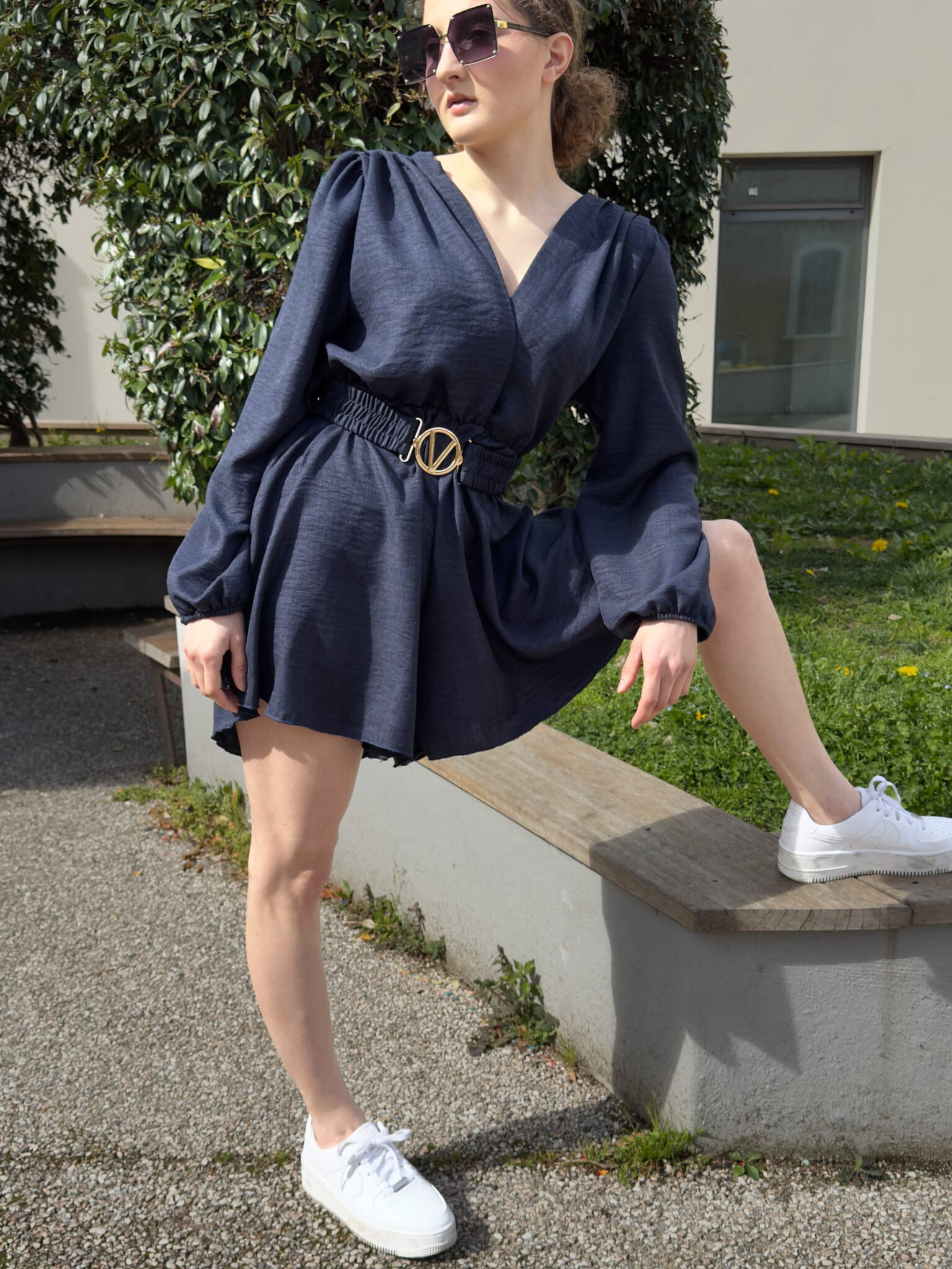 Wholesaler V&L BRAND - short summer dress for women with fabric belt and V-neckline
