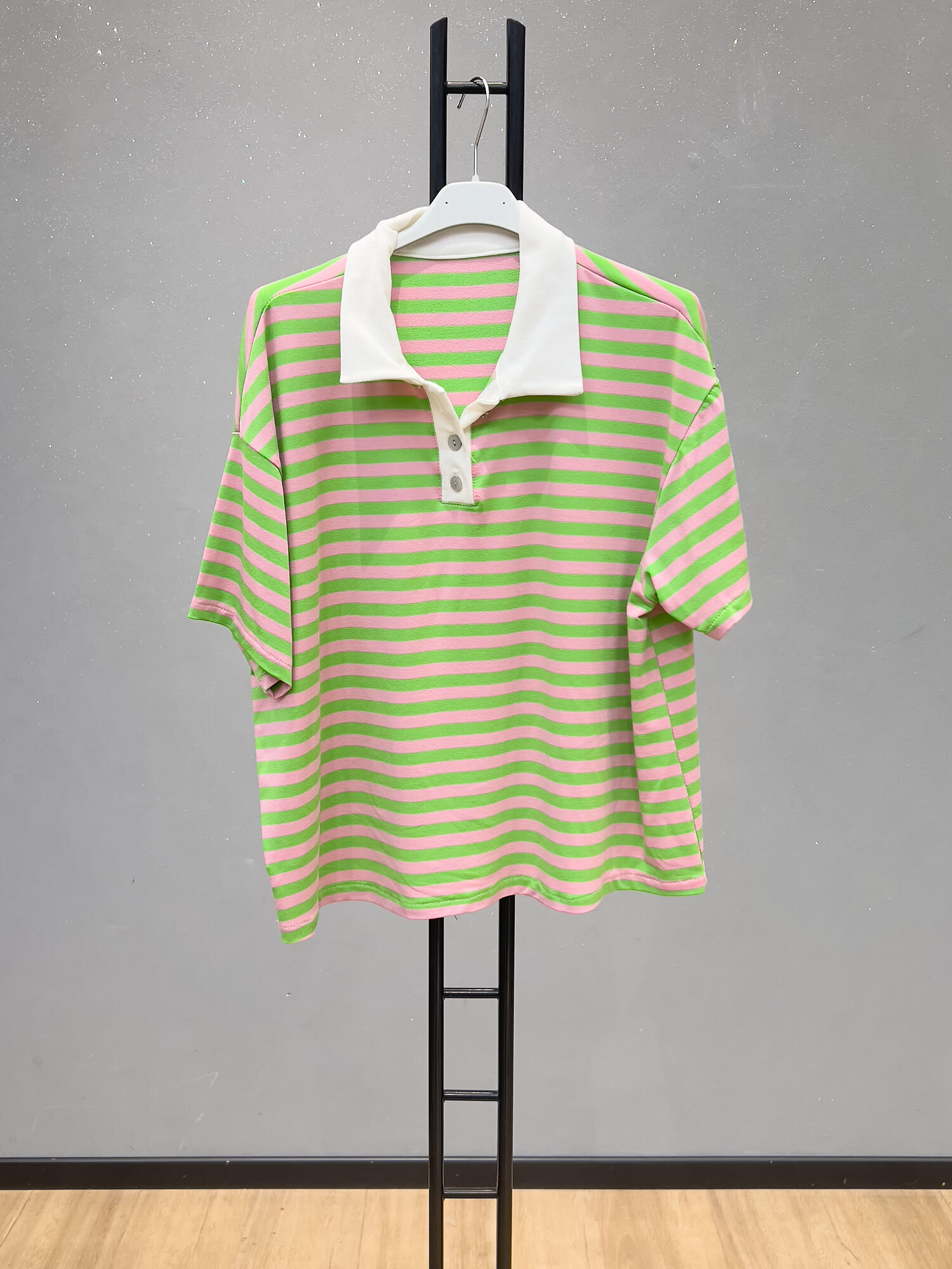 Grossista V&L BRAND - Polo a righe con colletto bianco, stile casual moderno