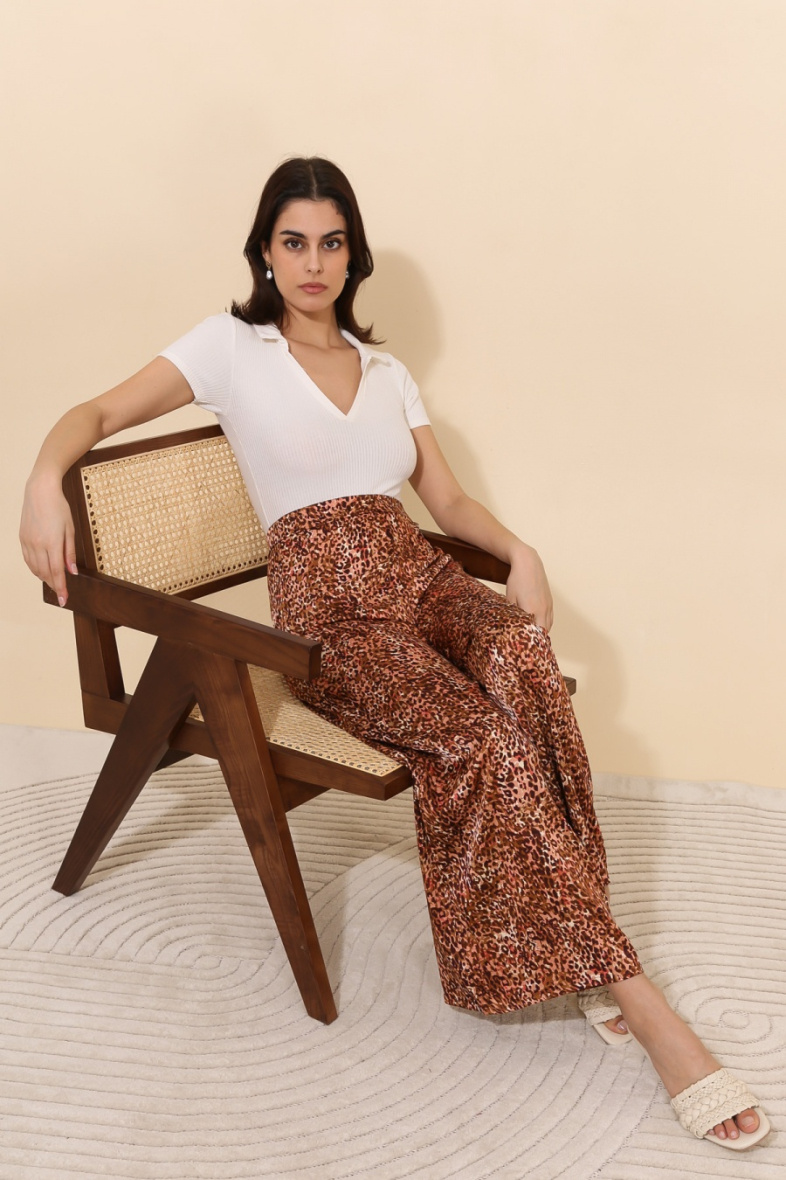 Wholesaler Van Der Rock - Basic wide pants in fluid printed fabric