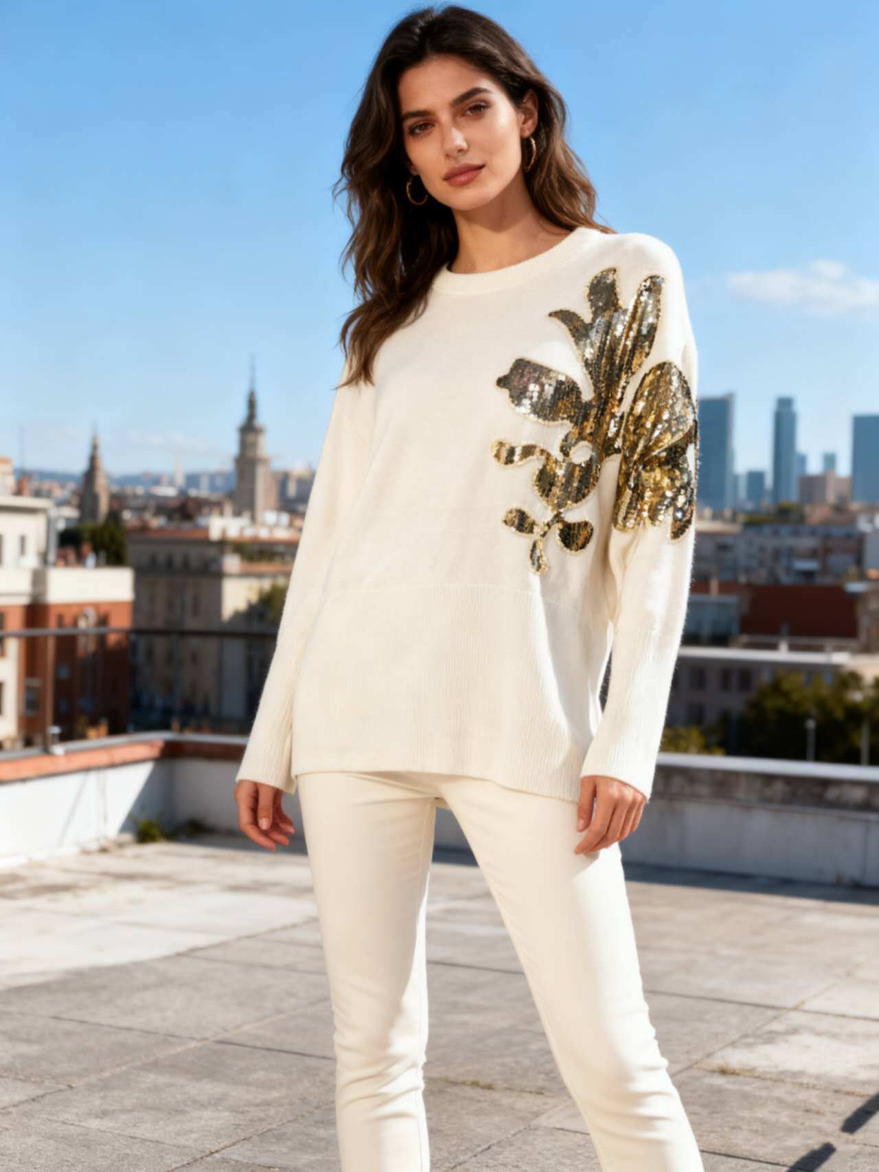 Wholesaler Vanis - CREW NECK, SEQUINS EMBROIDERED ON SHOULDERS AND FRONT