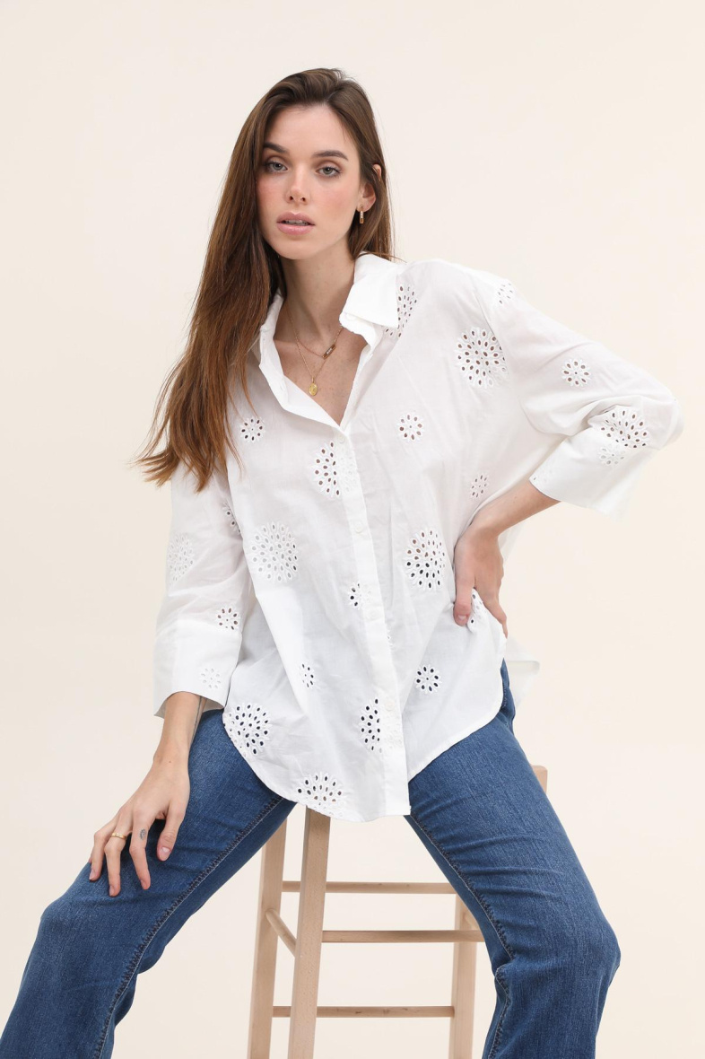 Grossista Vega's - Camicia in cotone con ricami all'inglese