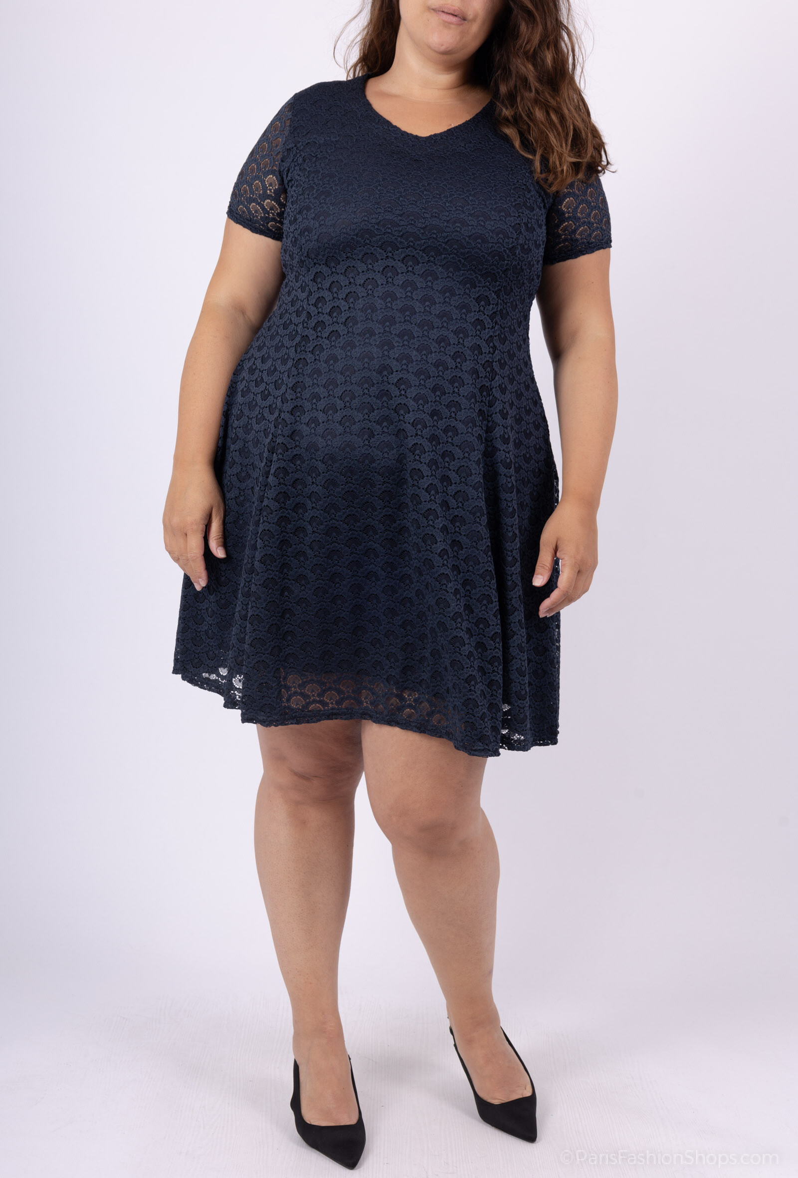 Großhändler Veti Style - Spitzenkleid mit ausgestelltem Wams