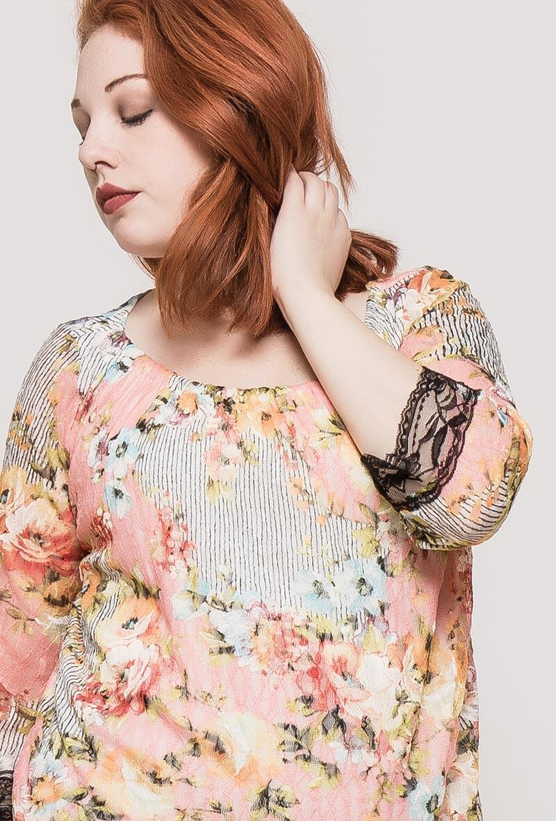 Grossista Veti Style - Blusa in pizzo con stampa floreale