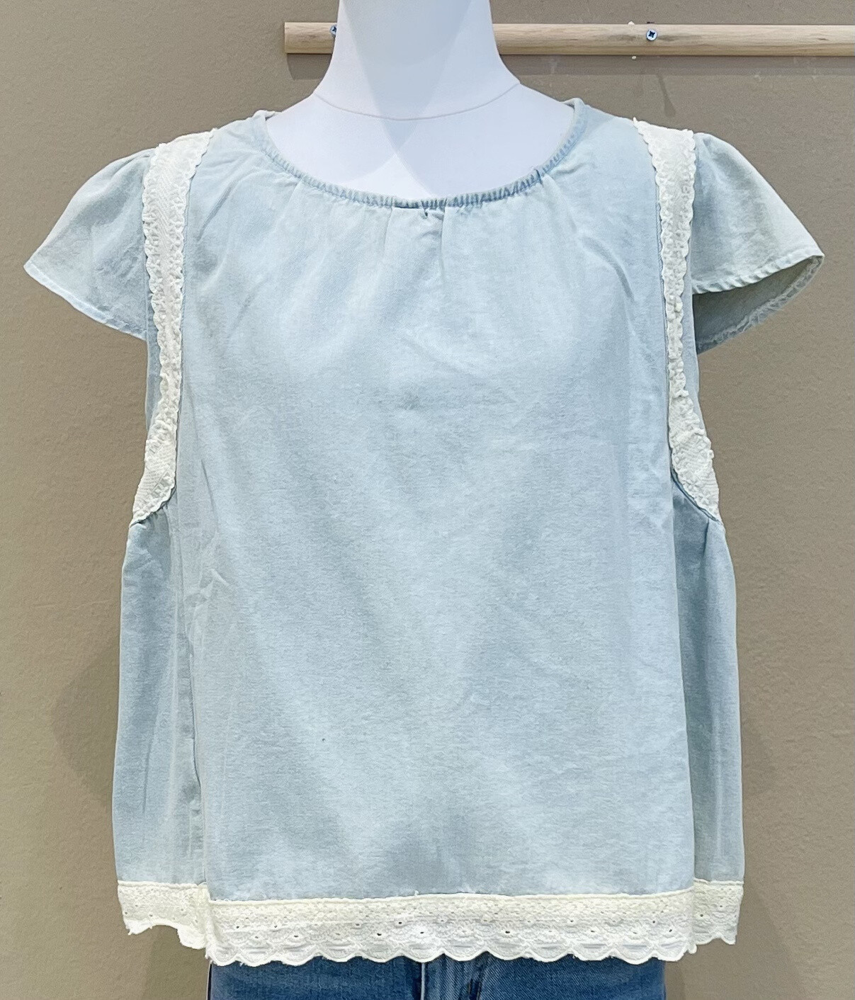 Grossiste VICBEE - Haut de manches courtes avec inserts en dentelle en coton