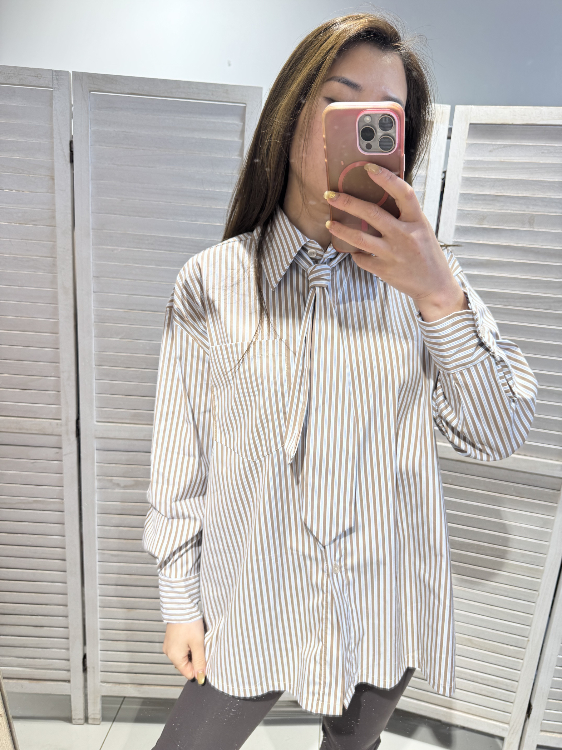 Wholesaler Victoria & Isaac - Elegant Striped Shirt