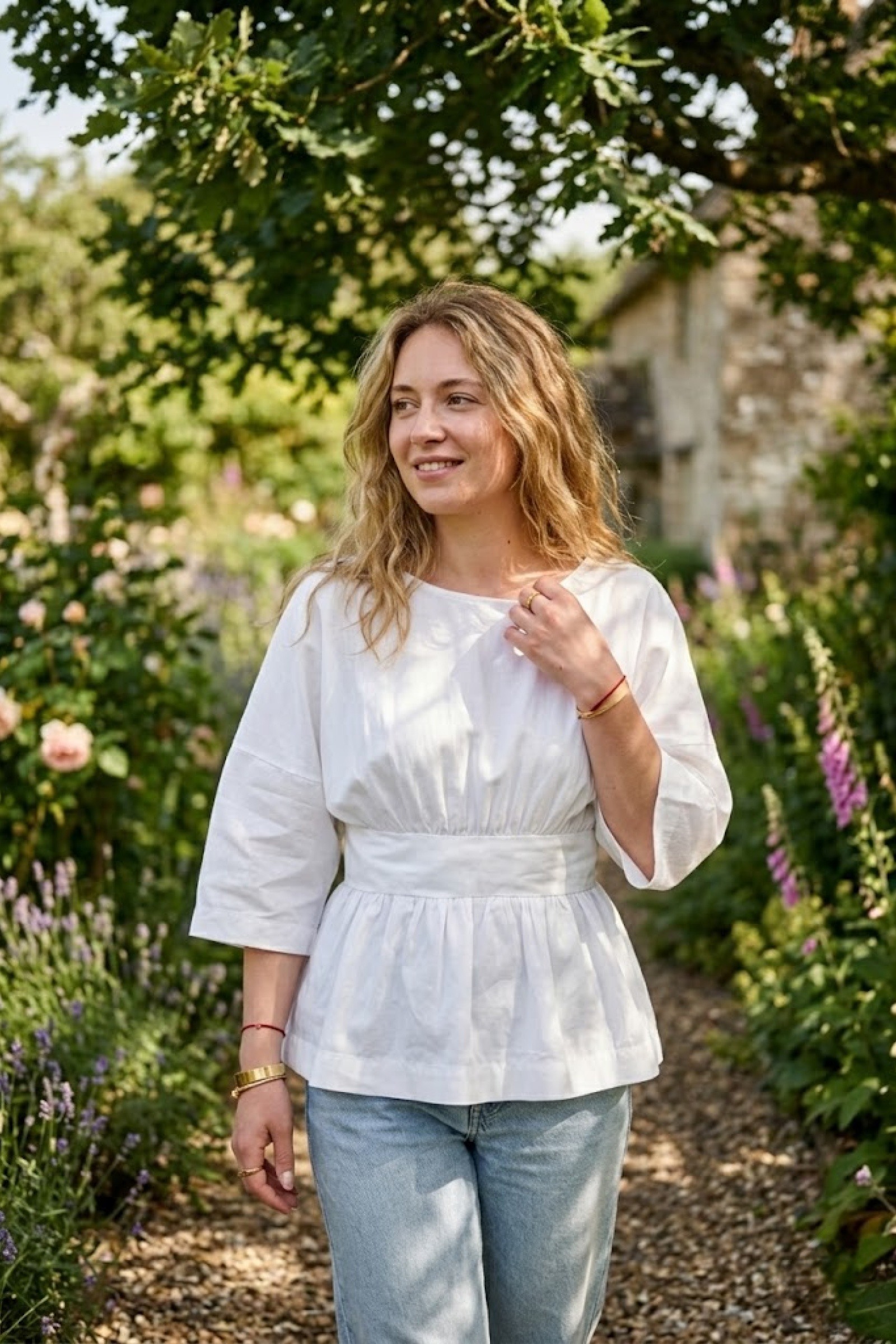 Wholesaler Victoria & Isaac - Ruffled button-up blouse
