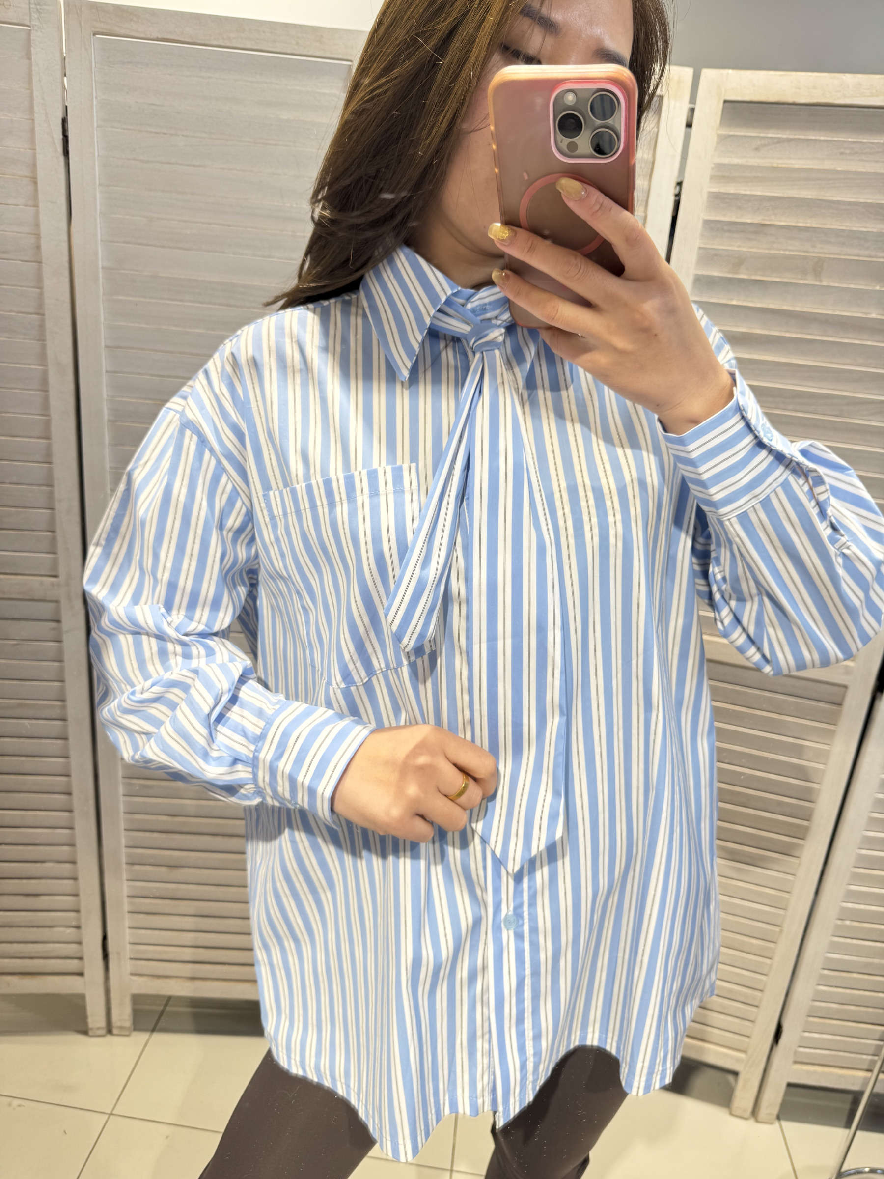 Wholesaler Victoria & Isaac - Elegant Striped Shirt