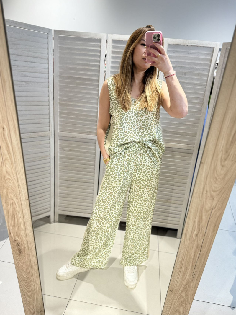 Wholesaler Victoria & Isaac - Printed female