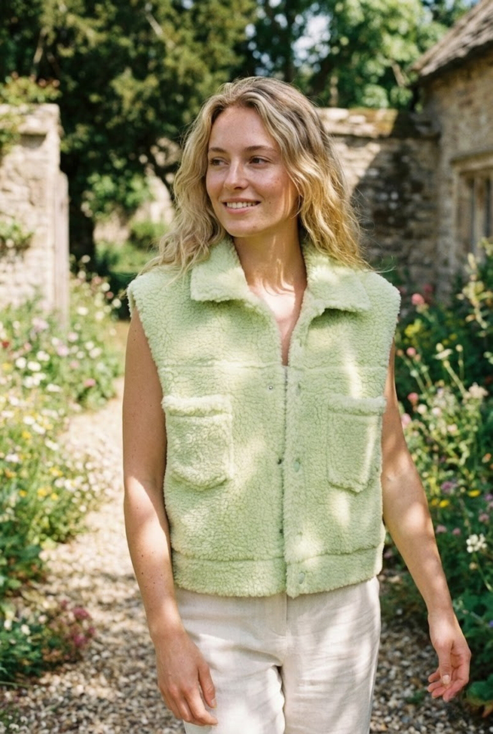 Wholesaler Victoria & Isaac - Sleeveless plush vest