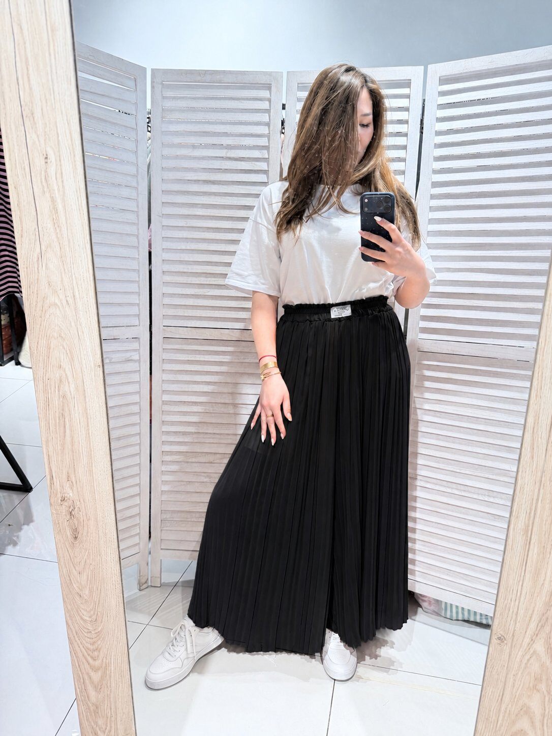 Wholesaler Victoria & Isaac - Long flared pleated skirt