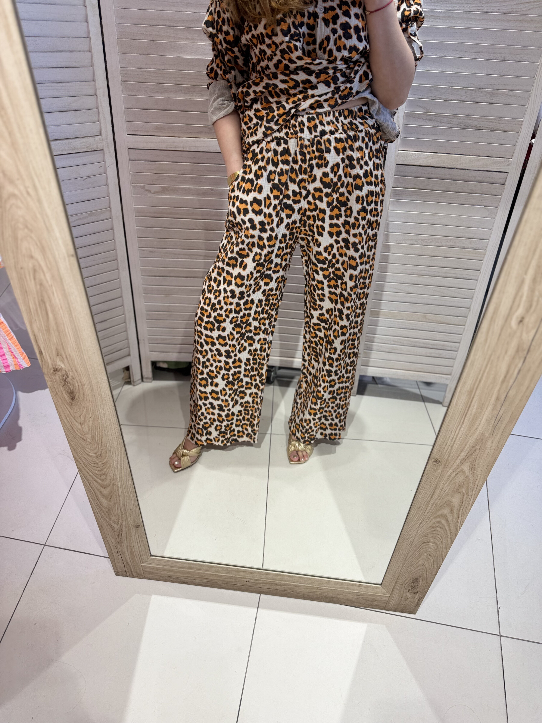 Wholesaler Victoria & Isaac - Large animal print pants