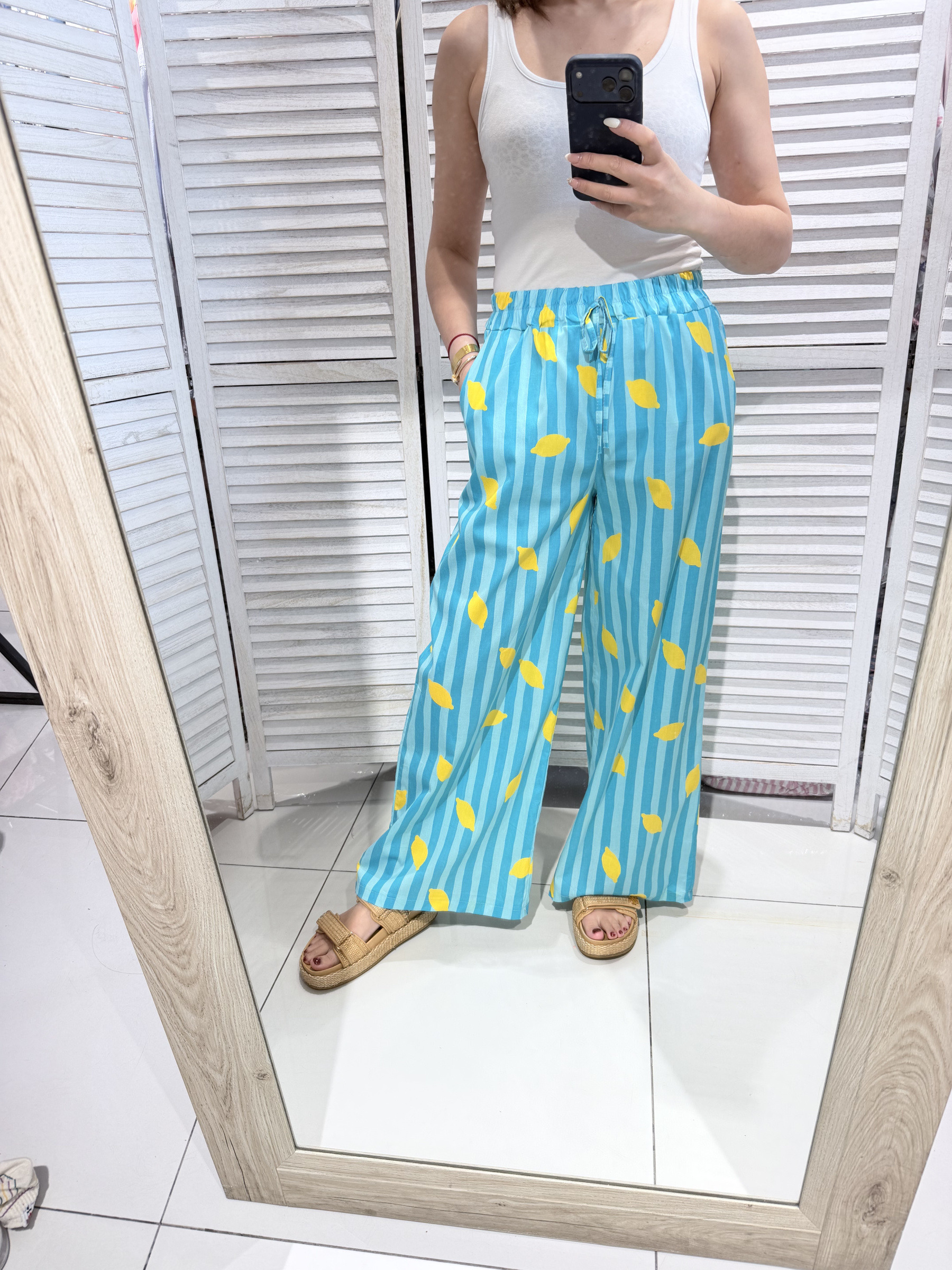 Wholesaler Victoria & Isaac - Straight-leg pants with lemon print