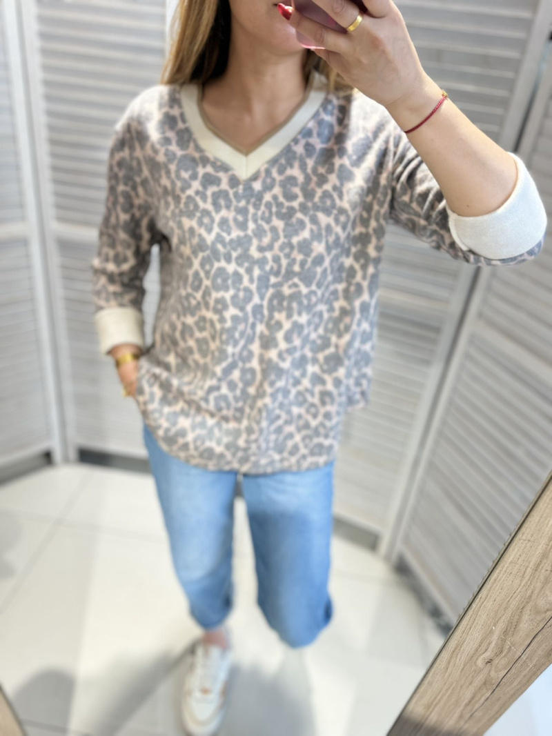 Wholesaler Victoria & Isaac - PRINTED V-NECK SWEATER