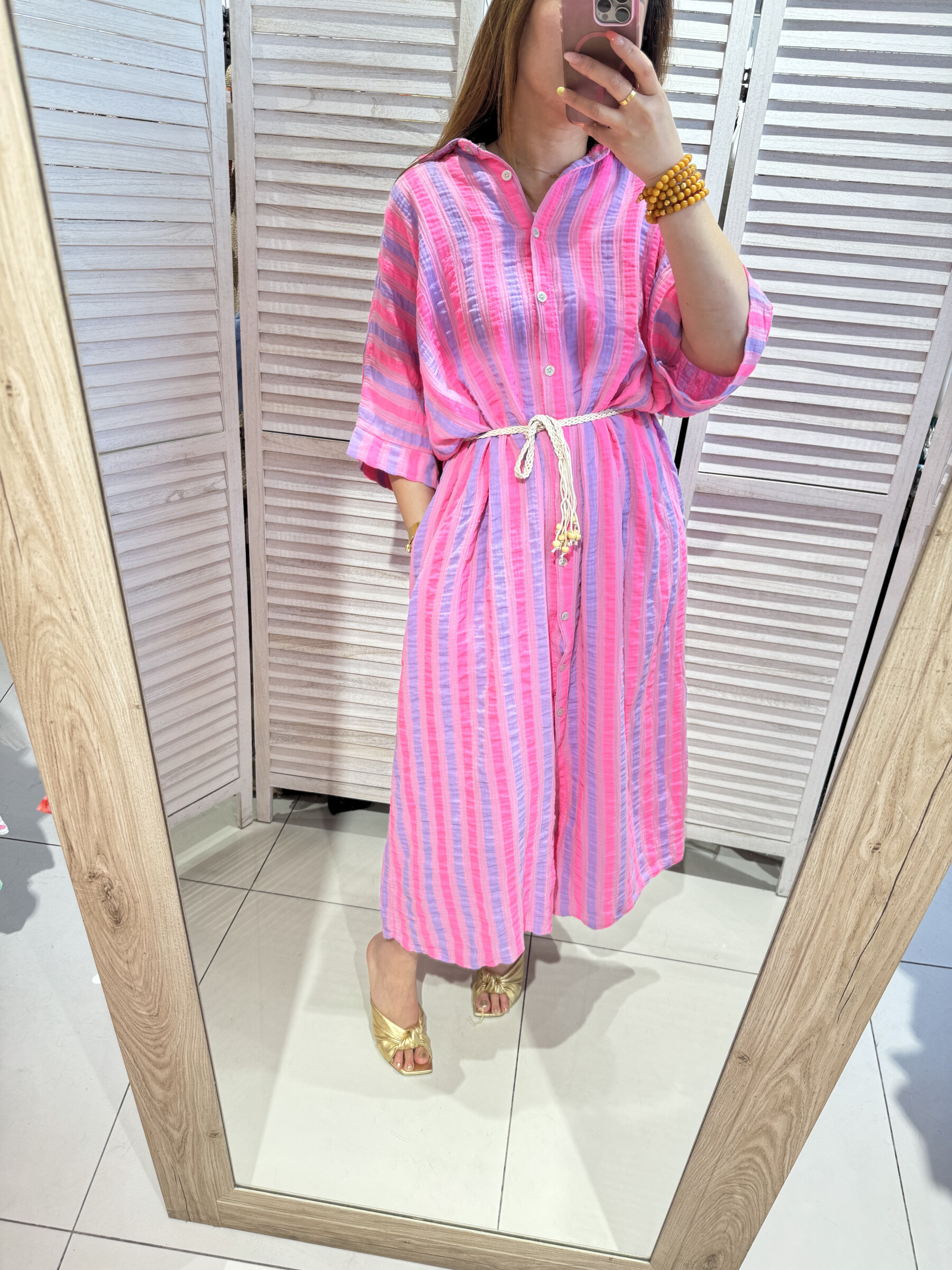 Wholesaler Victoria & Isaac - Striking summer dress with belt