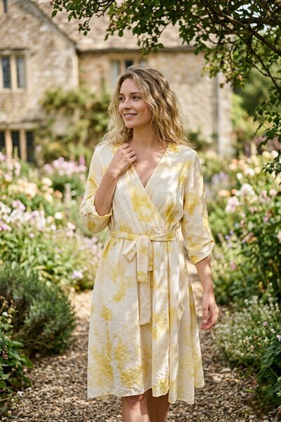 Wholesaler Victoria & Isaac - Printed wrap dress Wholesaler Victoria & Isaac - Printed wrap dress
