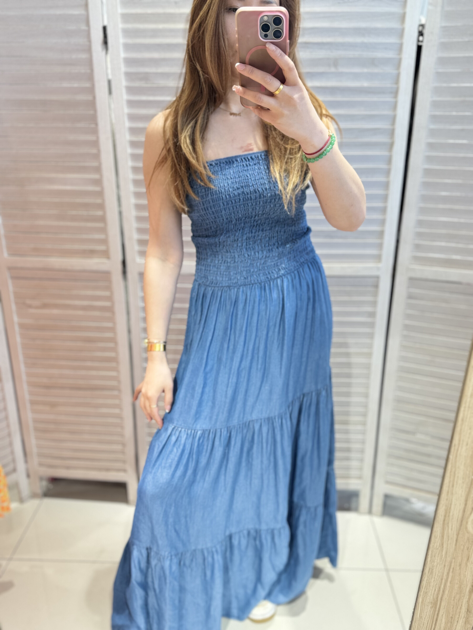 Großhändler Victoria & Isaac - Maxikleid mit Smok und Volants