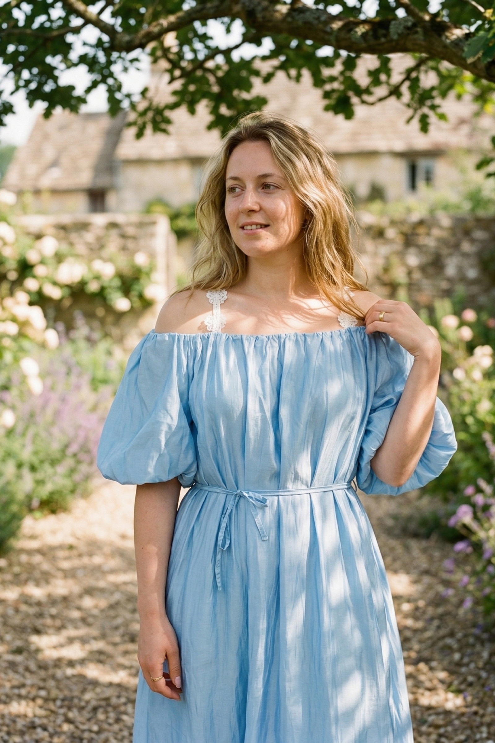 Wholesaler Victoria & Isaac - Short off-shoulder dress with a tie