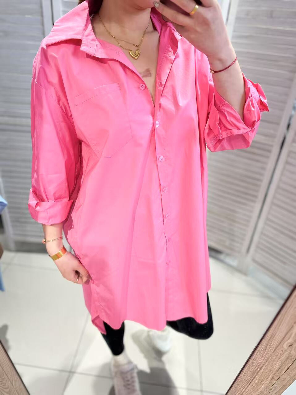 Grossista Victoria & Isaac - Abito da camicia oversize con bottone sulle dimensioni