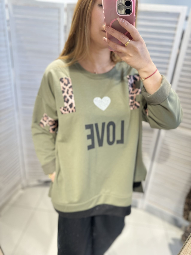 Wholesaler Victoria & Isaac - LOVE OVERSIZE SWEATSHIRT