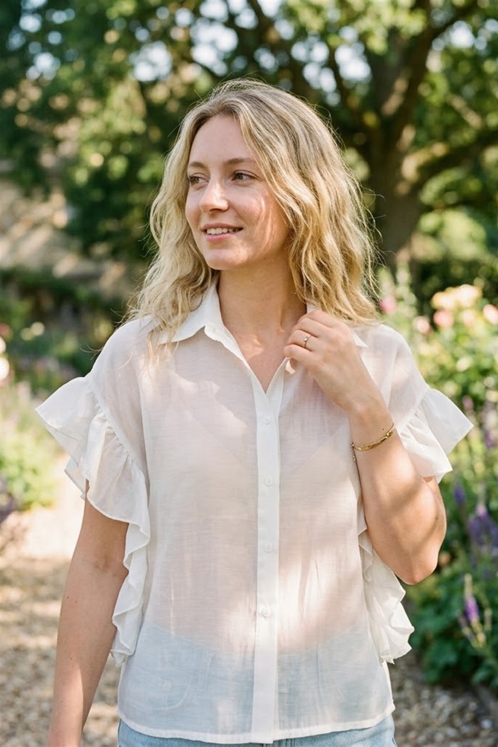 Wholesaler Victoria & Isaac - Flowy ruffled blouse