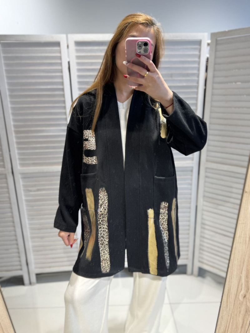 Wholesaler Victoria & Isaac - WRITING KIMONO JACKET