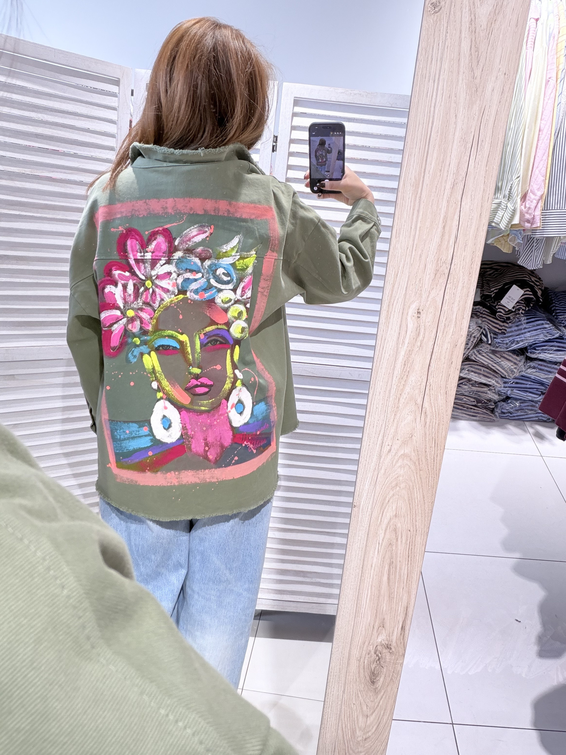 Wholesaler Victoria & Isaac - Women's face print jacket