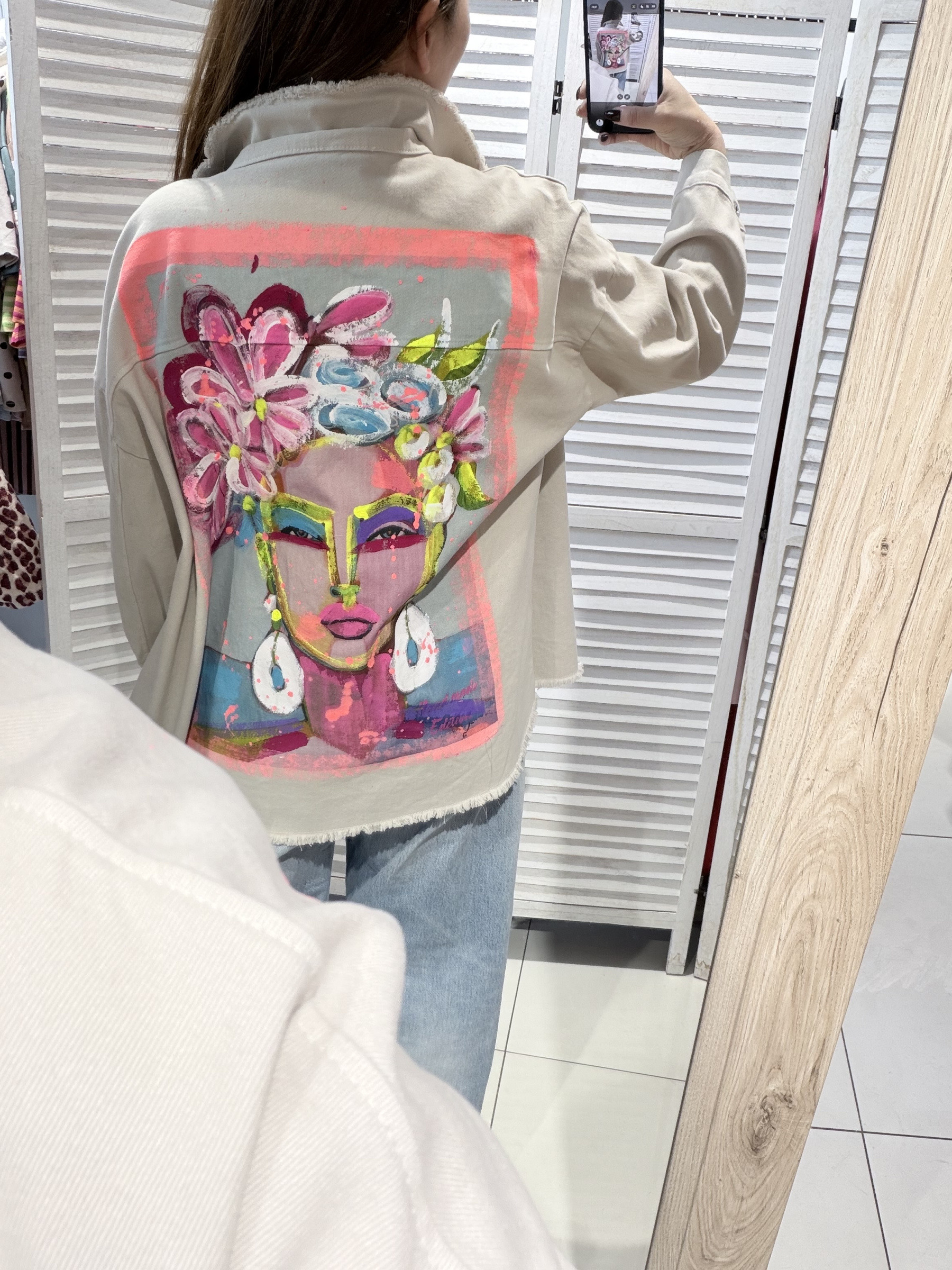 Wholesaler Victoria & Isaac - Jacket with face and floral print