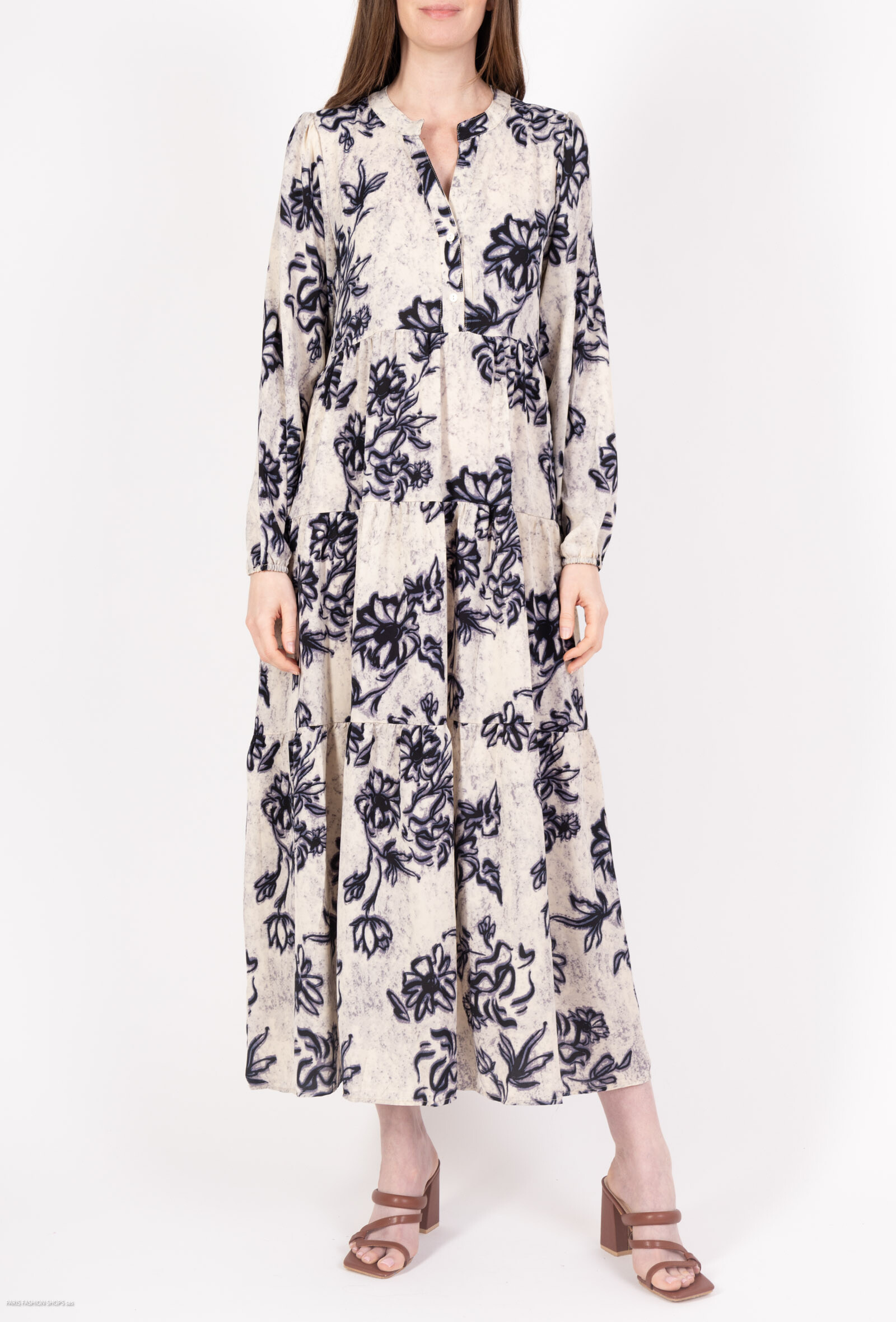 Light dress for women, Spring/Summer 2025 collection, made of viscose (35%) and polyester (65%), ideal for sunny days.