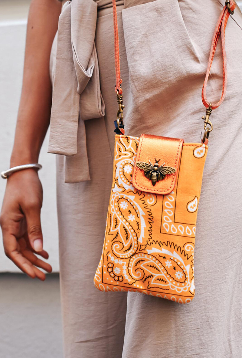 Grossiste Vimoda - Pochette bandana à fermoir abeille