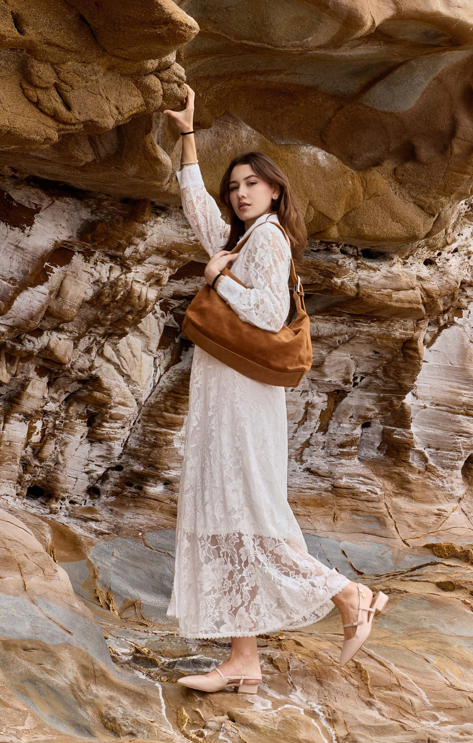 Wholesaler Vireum - Suede Leather Half-Moon Shoulder Bag – Aura