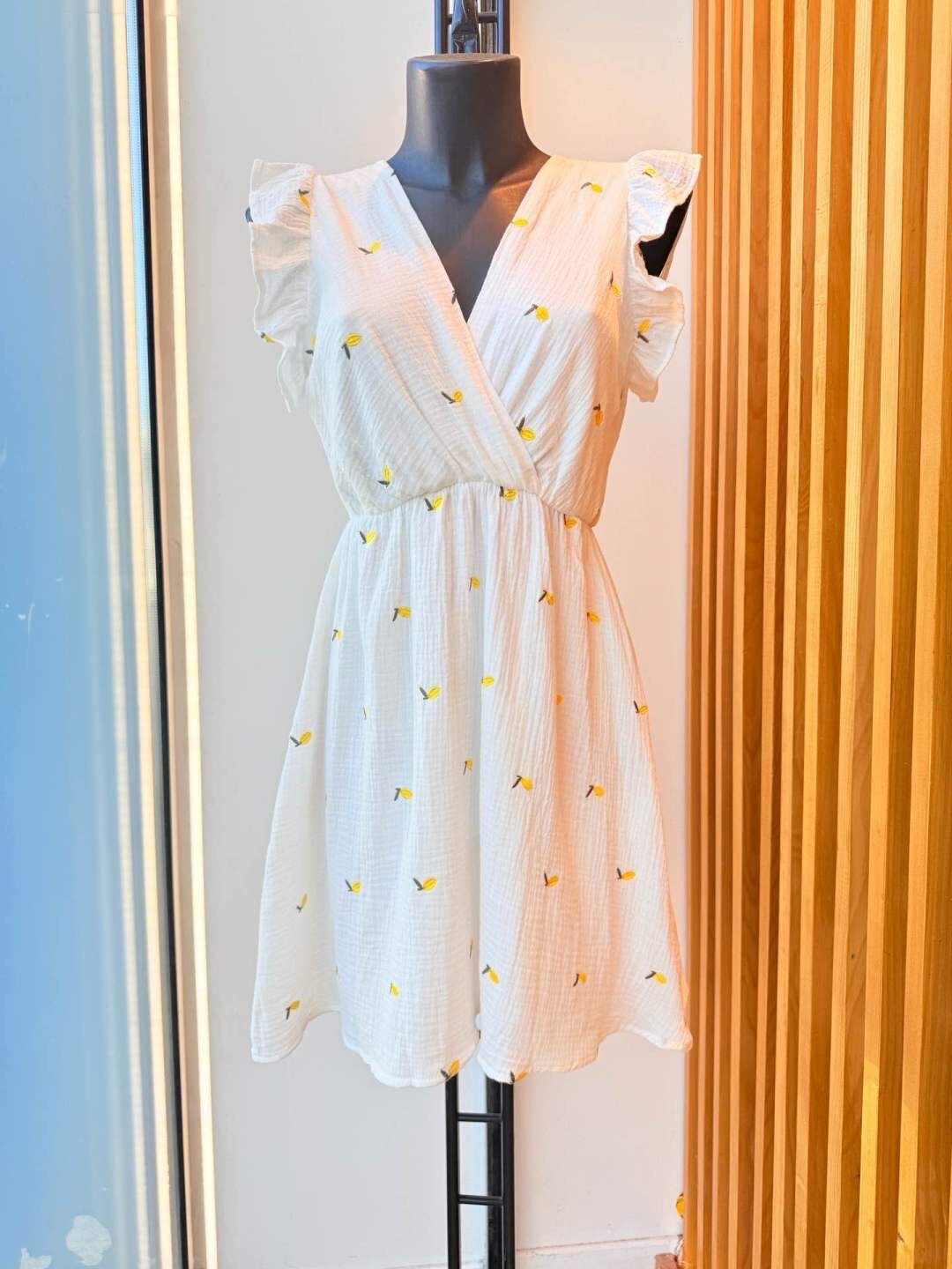 Wholesaler VIViCHY GRANDE TAILLE - Short cotton gauze dress with lemon embroidery in large sizes