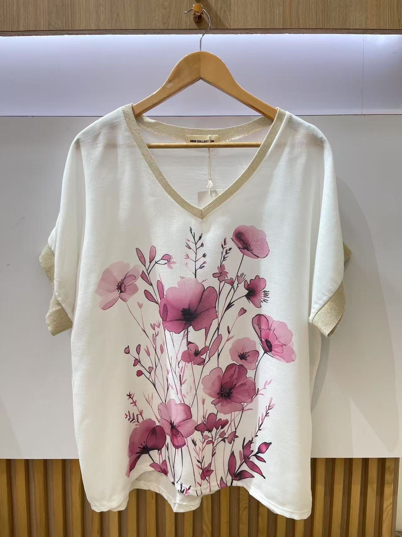 Wholesaler VIViCHY GRANDE TAILLE - Golden V-neck t-shirt. With large print
