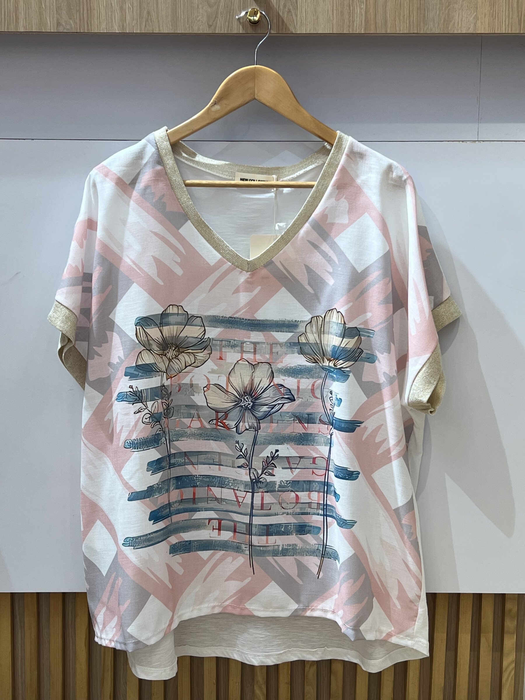 Wholesaler VIViCHY GRANDE TAILLE - Golden V-neck t-shirt. With large print