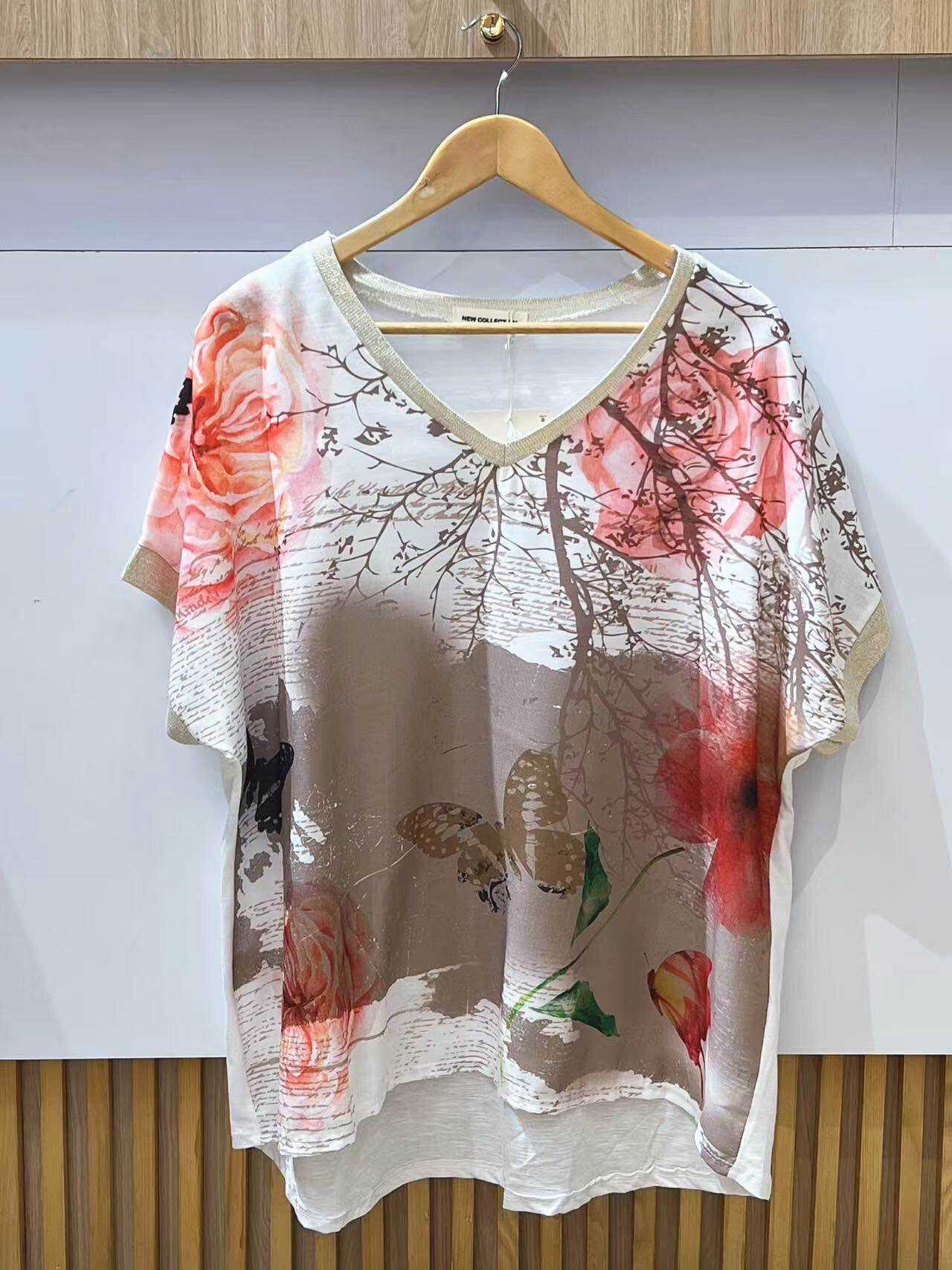 Wholesaler VIViCHY GRANDE TAILLE - Golden V-neck t-shirt. With large print