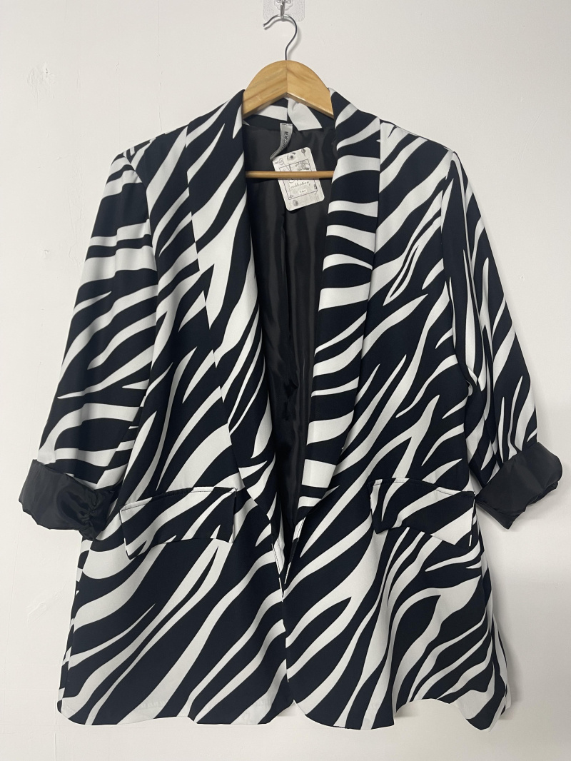 Wholesaler VIVICHY - Large size zebra blazer