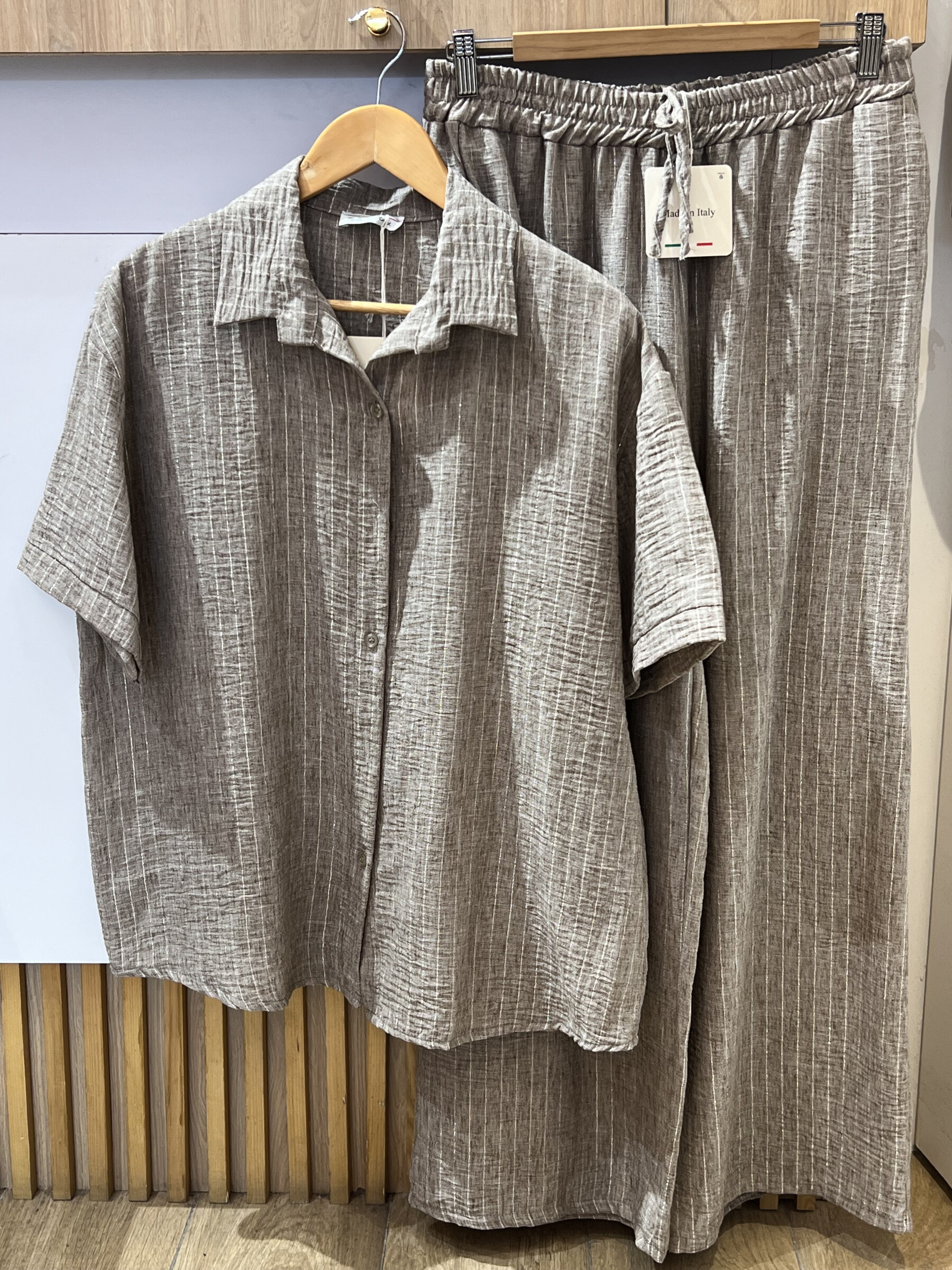 Wholesaler VIVICHY - Silver stripes set, linen effect