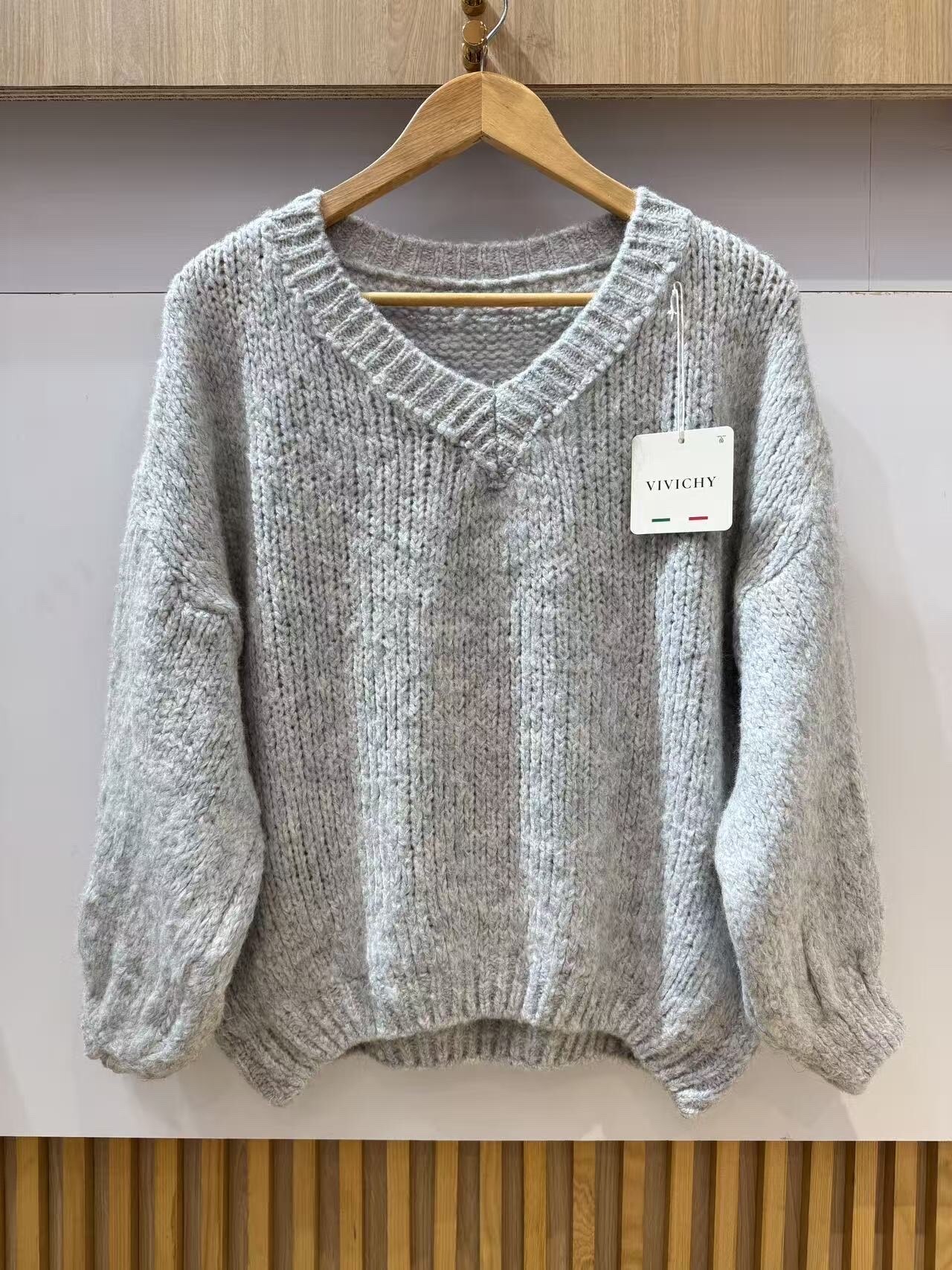Großhändler VIVICHY - Wollpullover mit V-Ausschnitt