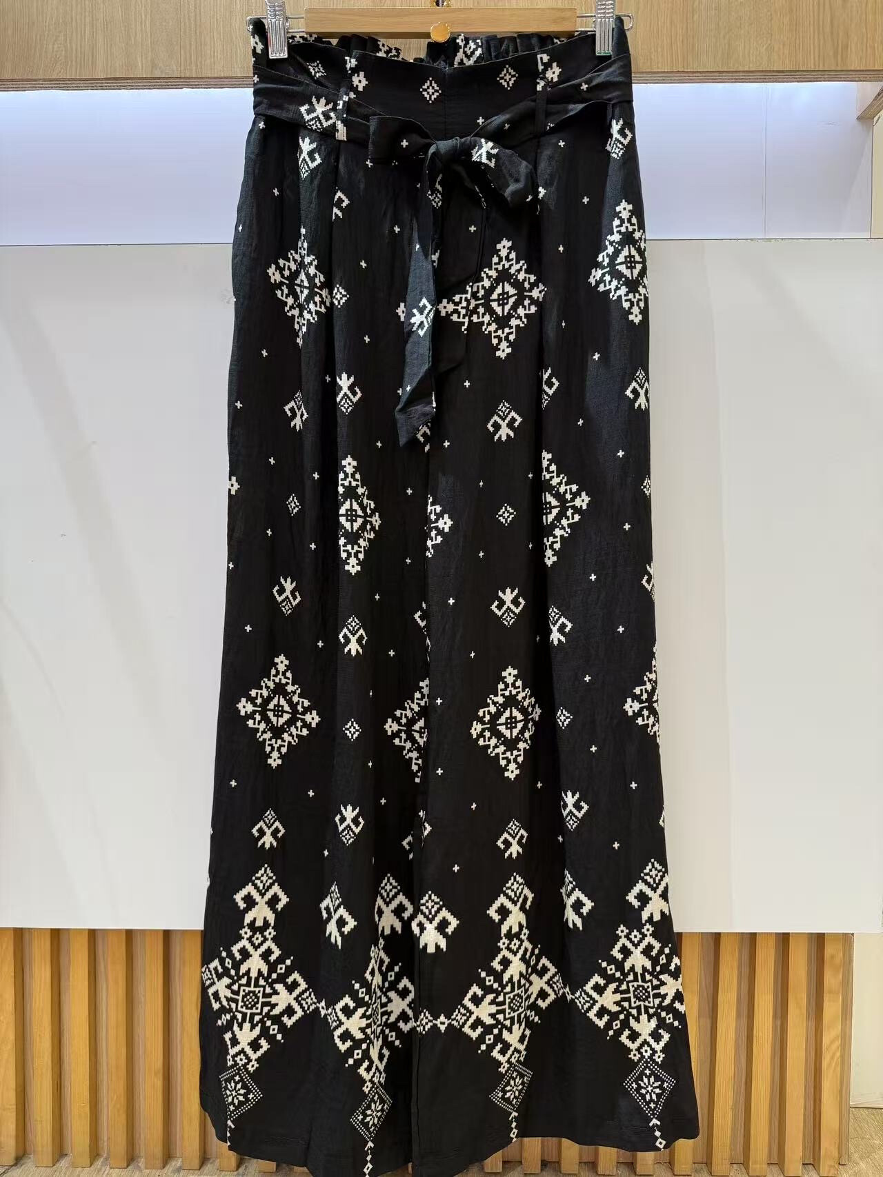 Grossiste VIVICHY - pantalon avec des poches