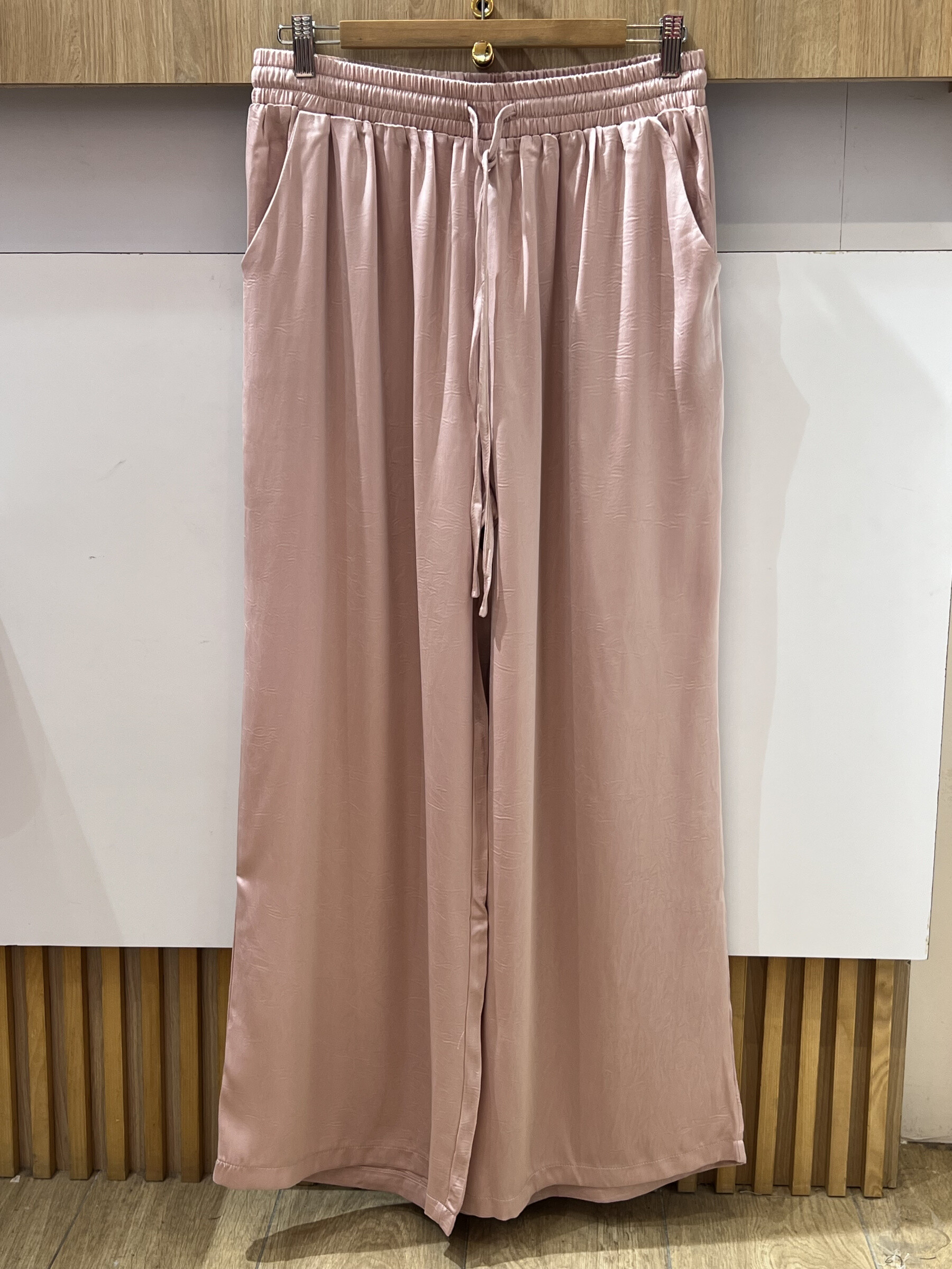 Wholesaler VIVICHY - Large size satin pants, with pockets