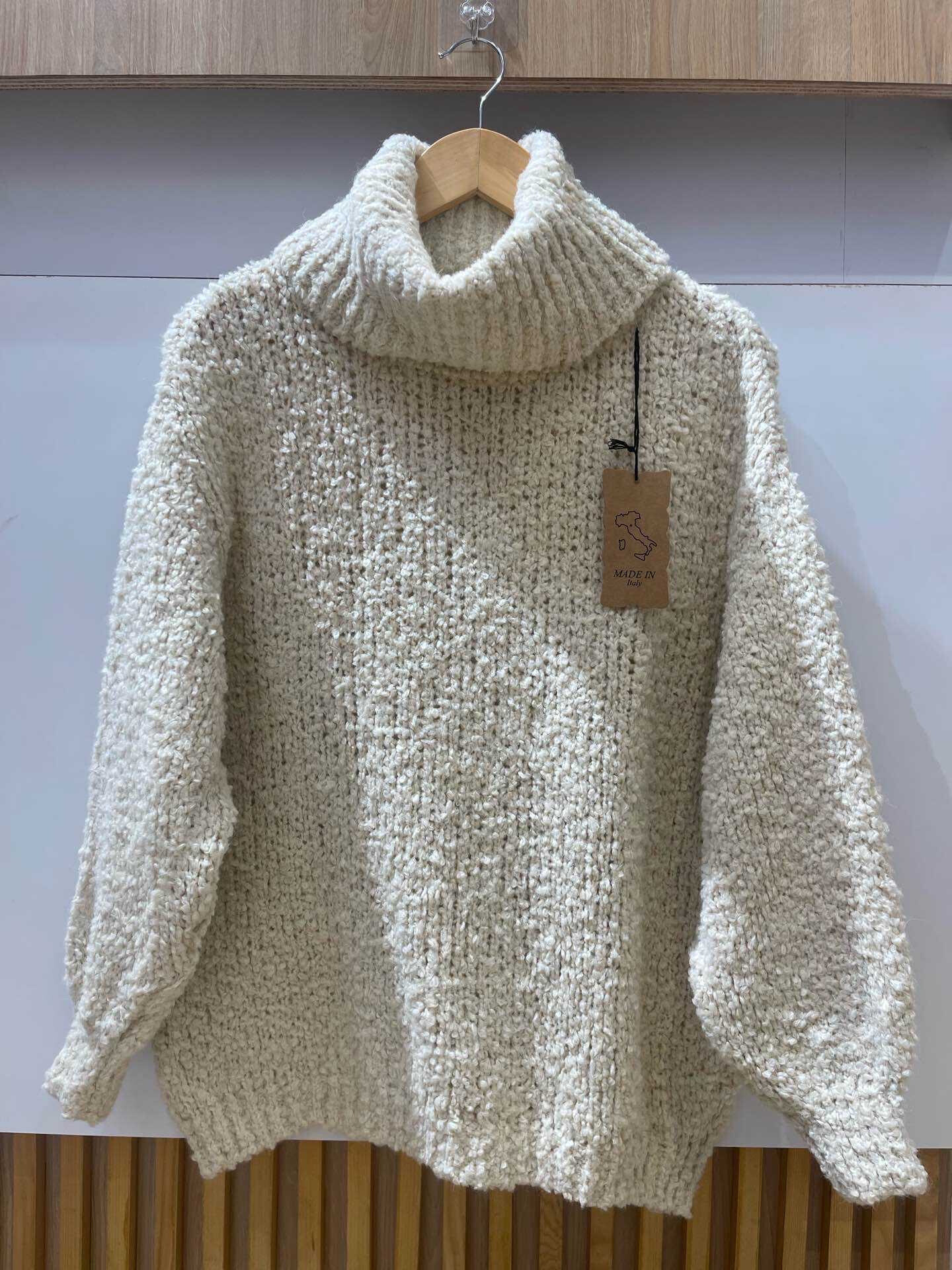 Großhändler VIVICHY - SCHWARZER ROLLKRAGENPULLOVER. ALPAKAWOLLE