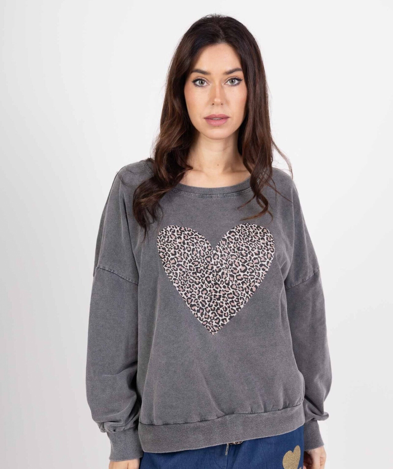 Wholesaler VIVICHY - Floated color sweatshirt with leopard heart print