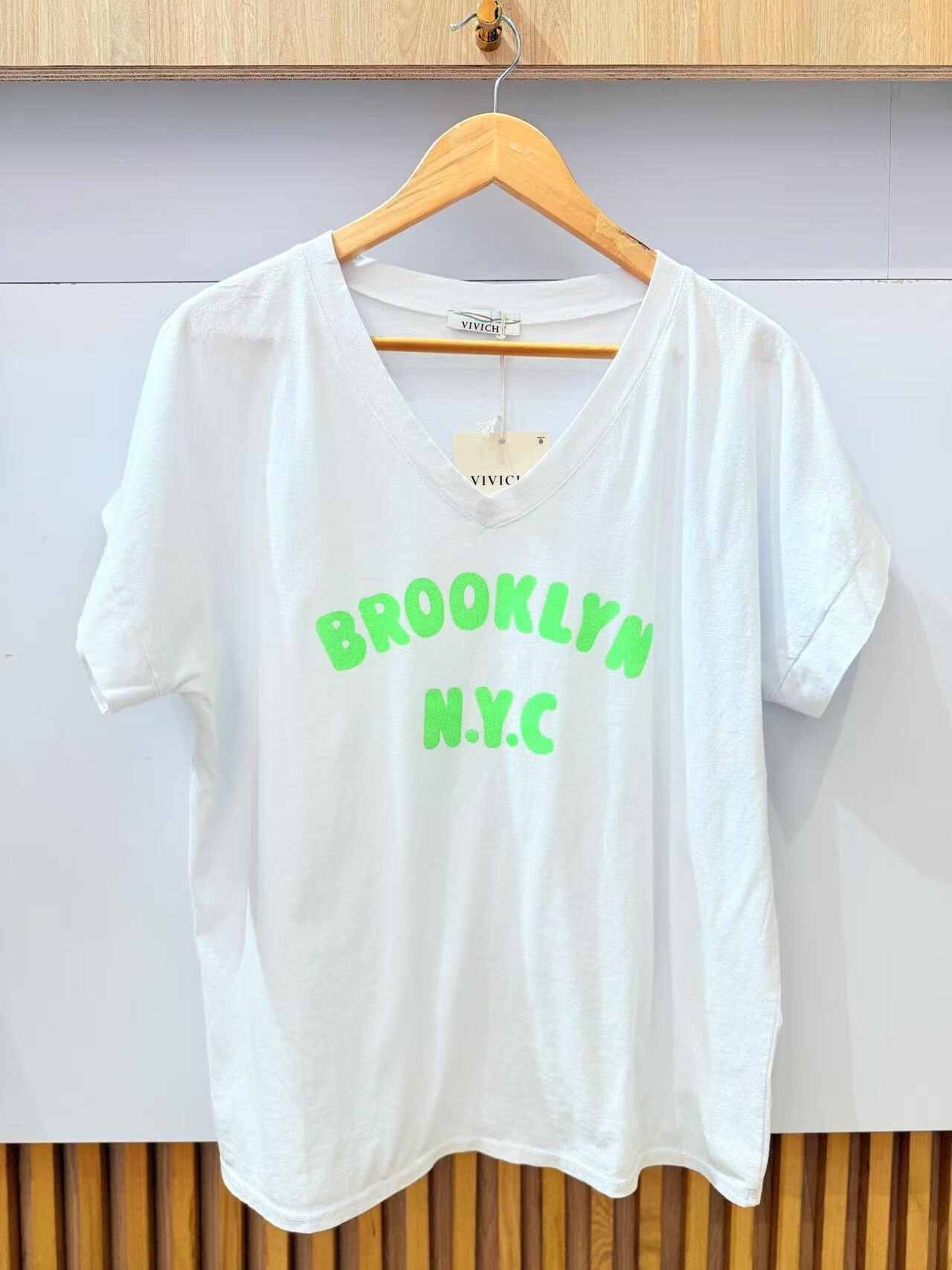 Großhändler VIVICHY - Drucken Sie V-Ausschnitt-T-Shirt