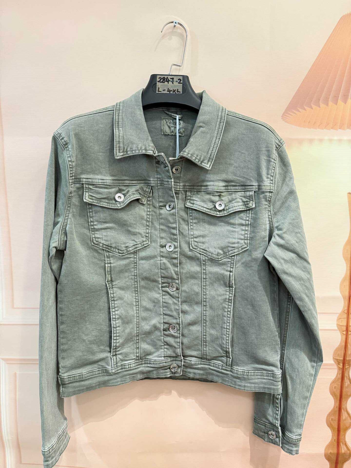 Grossiste VOGGO - VESTE EN JEAN - en couleur