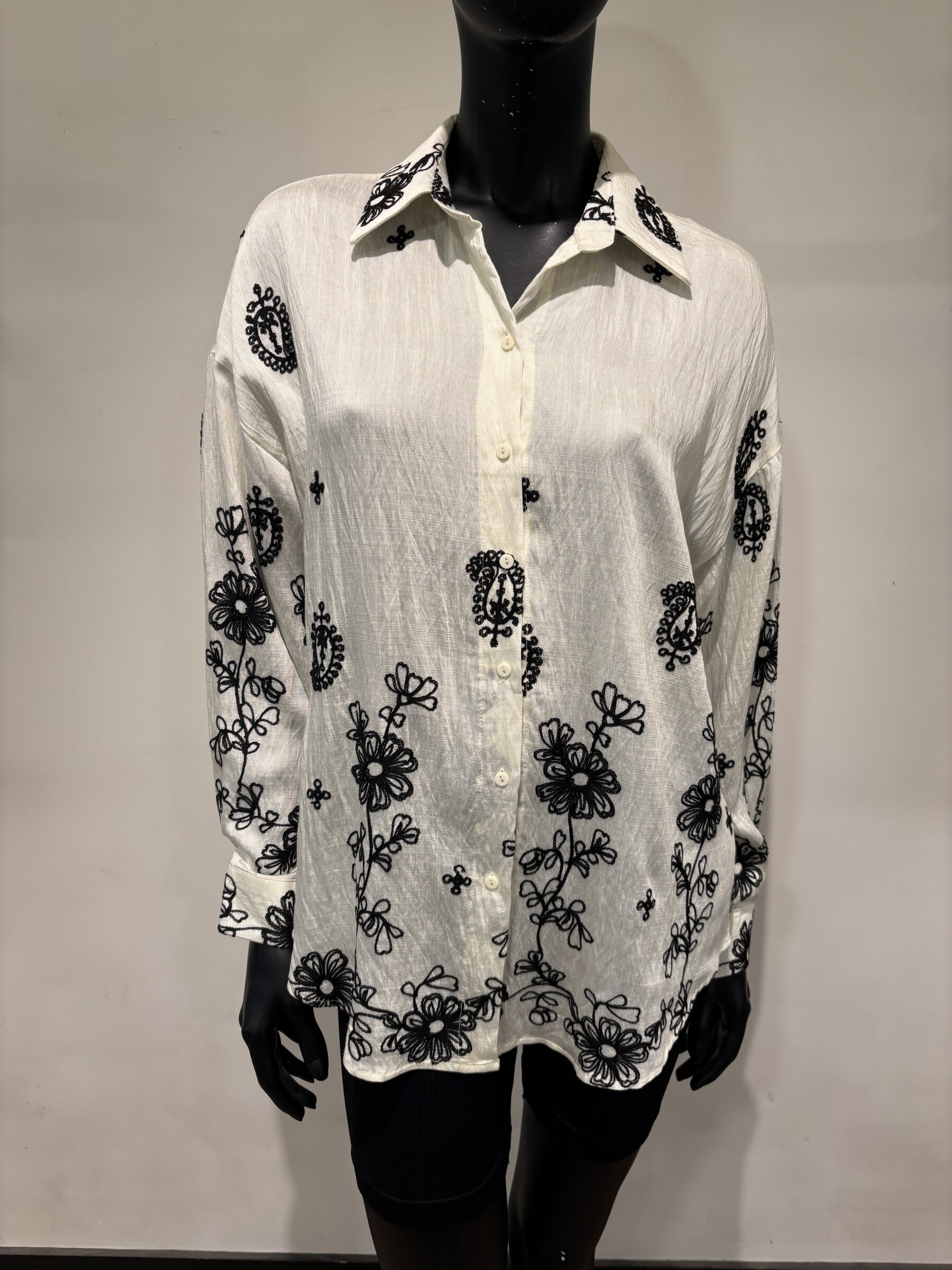 Wholesaler Voyelles - embroidered shirt