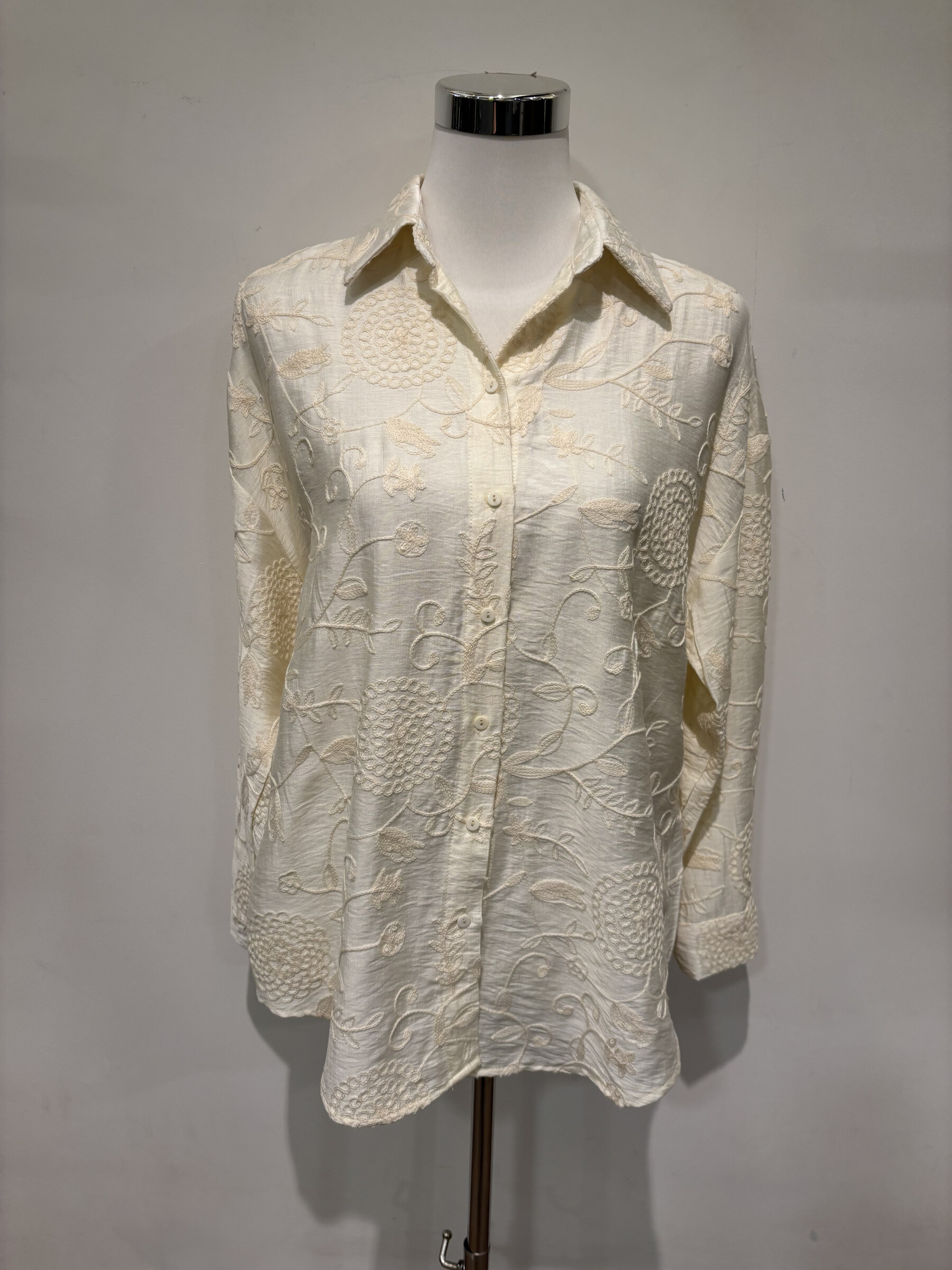 Wholesaler Voyelles - embroidered shirt